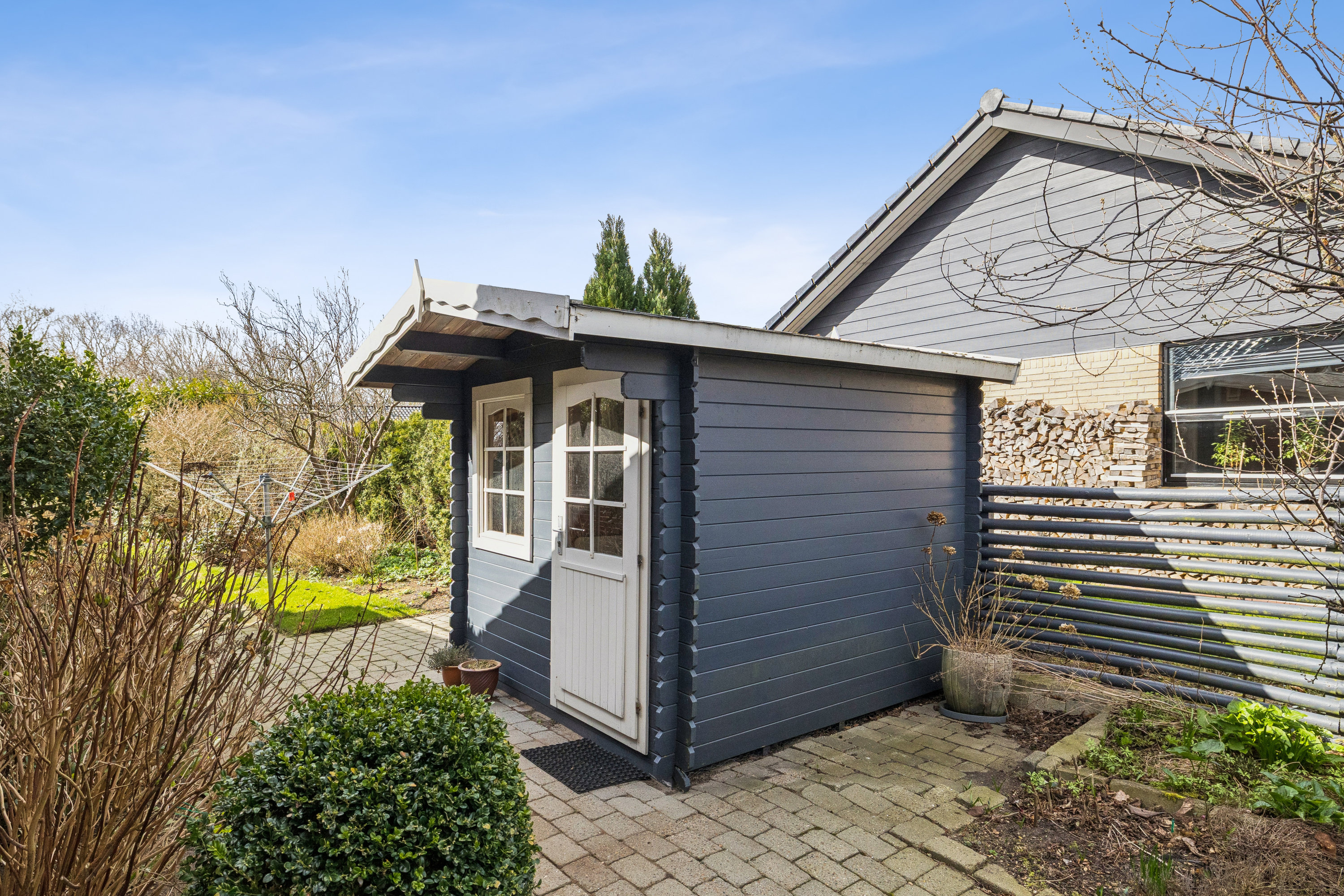 Fremhævet udehus billede i fuldskærmstilstand. Billede af Skrænten 12, Vrold, 8660 Skanderborg