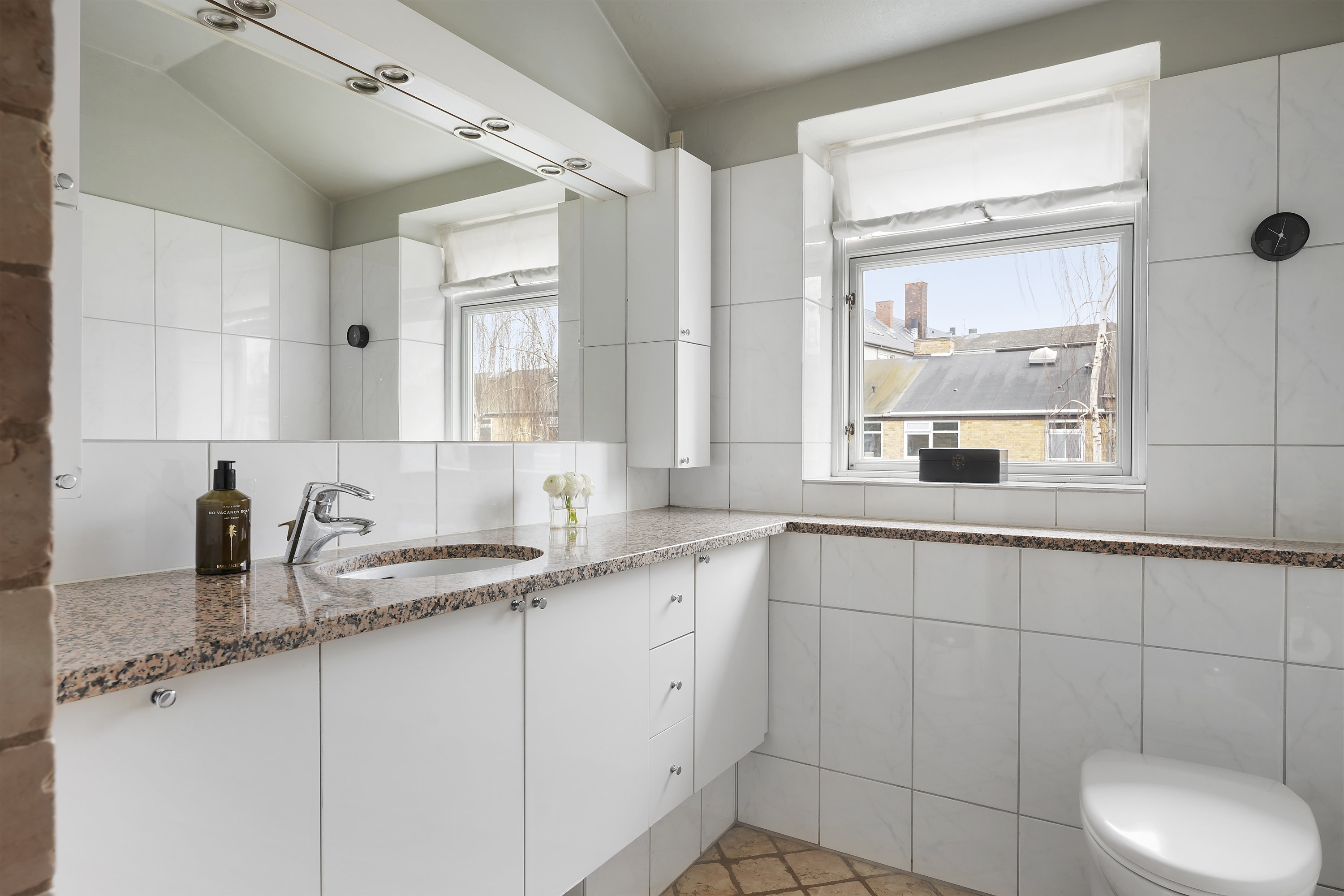 Fremhævet badeværelse billede i fuldskærmstilstand. Billede af Kollegiehaven 9, 2920 Charlottenlund