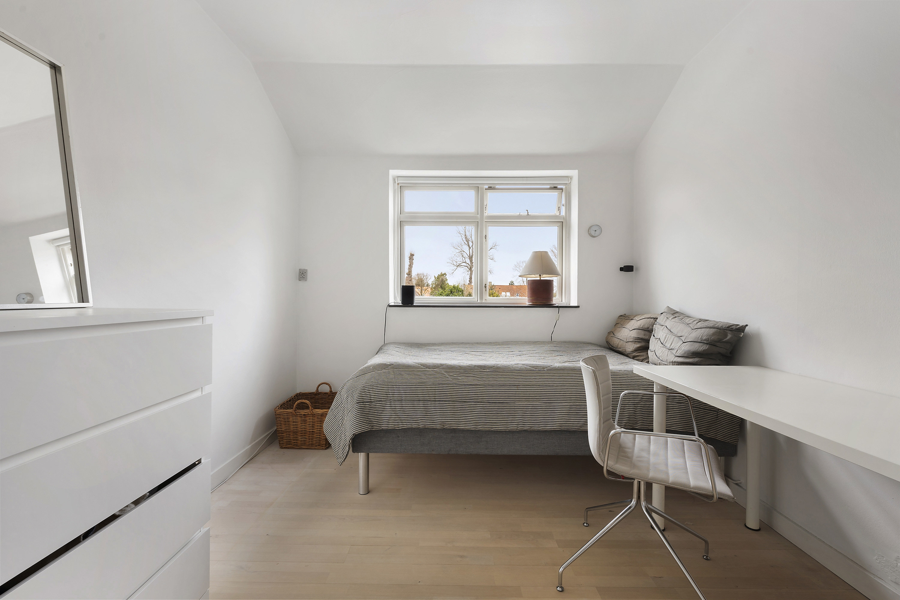 Fremhævet soveværelse billede i fuldskærmstilstand. Billede af Kollegiehaven 9, 2920 Charlottenlund