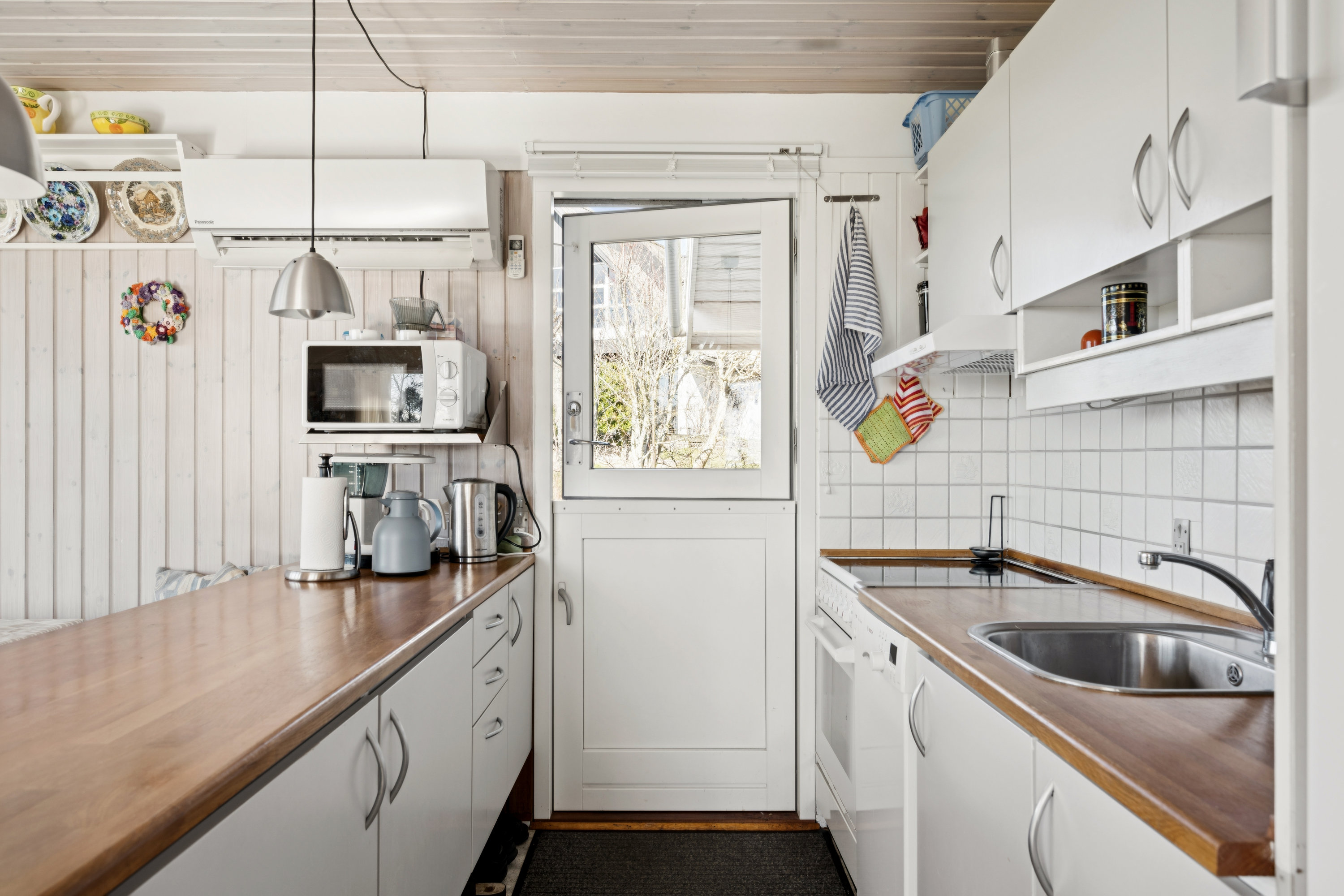 Fremhævet køkken billede i fuldskærmstilstand. Billede af Brunkløvervej 14, Øer Strand, 8400 Ebeltoft