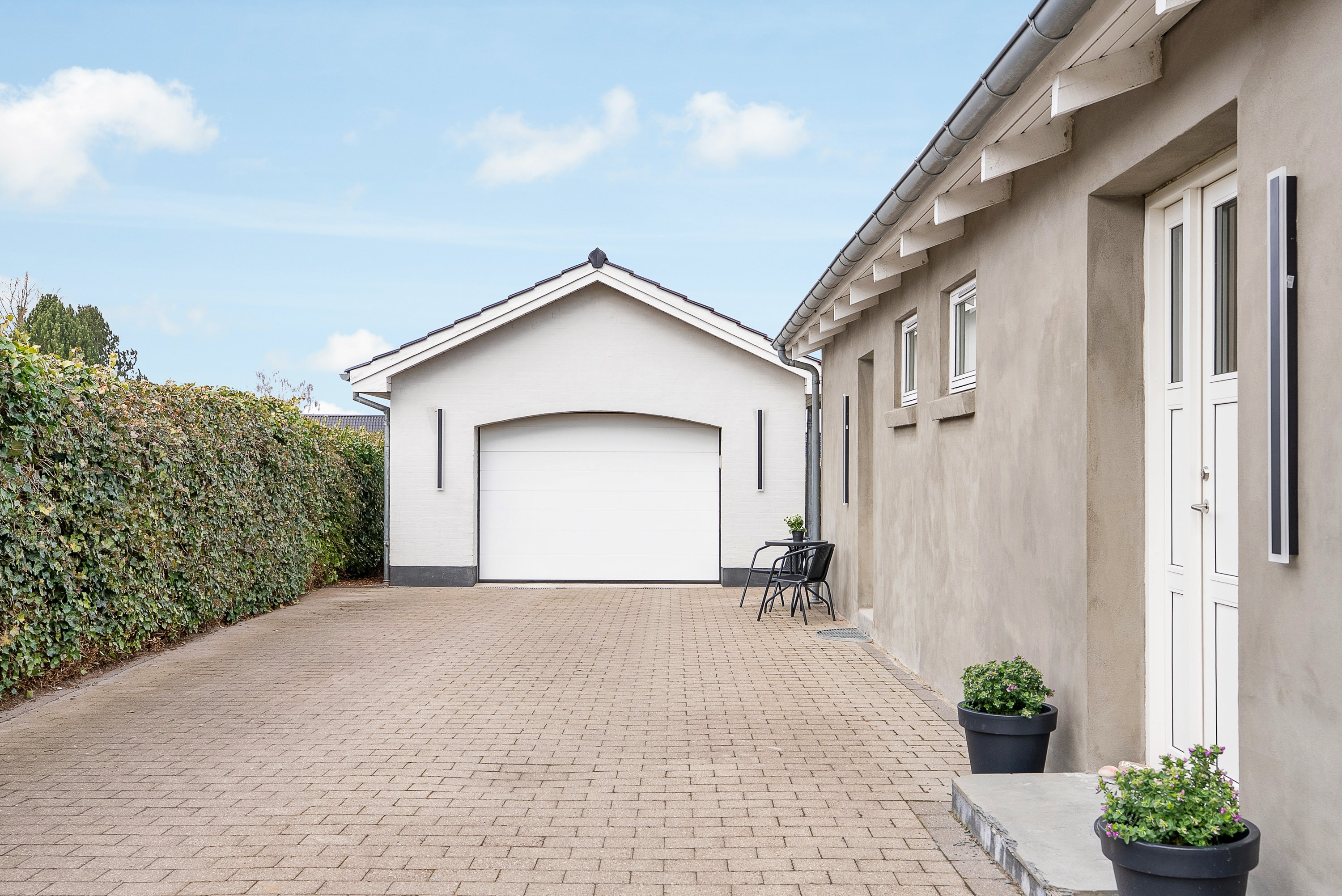 Fremhævet indkørsel billede i fuldskærmstilstand. Billede af Præstevej 54, Korup, 5210 Odense NV