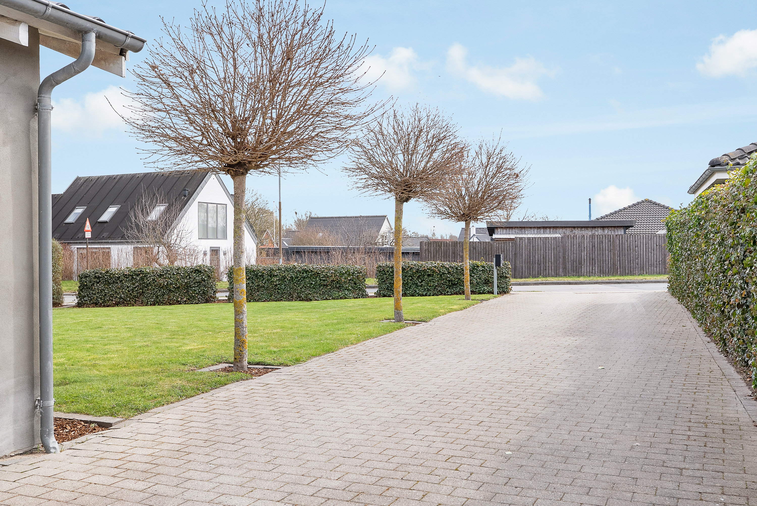 Fremhævet indkørsel billede i fuldskærmstilstand. Billede af Præstevej 54, Korup, 5210 Odense NV