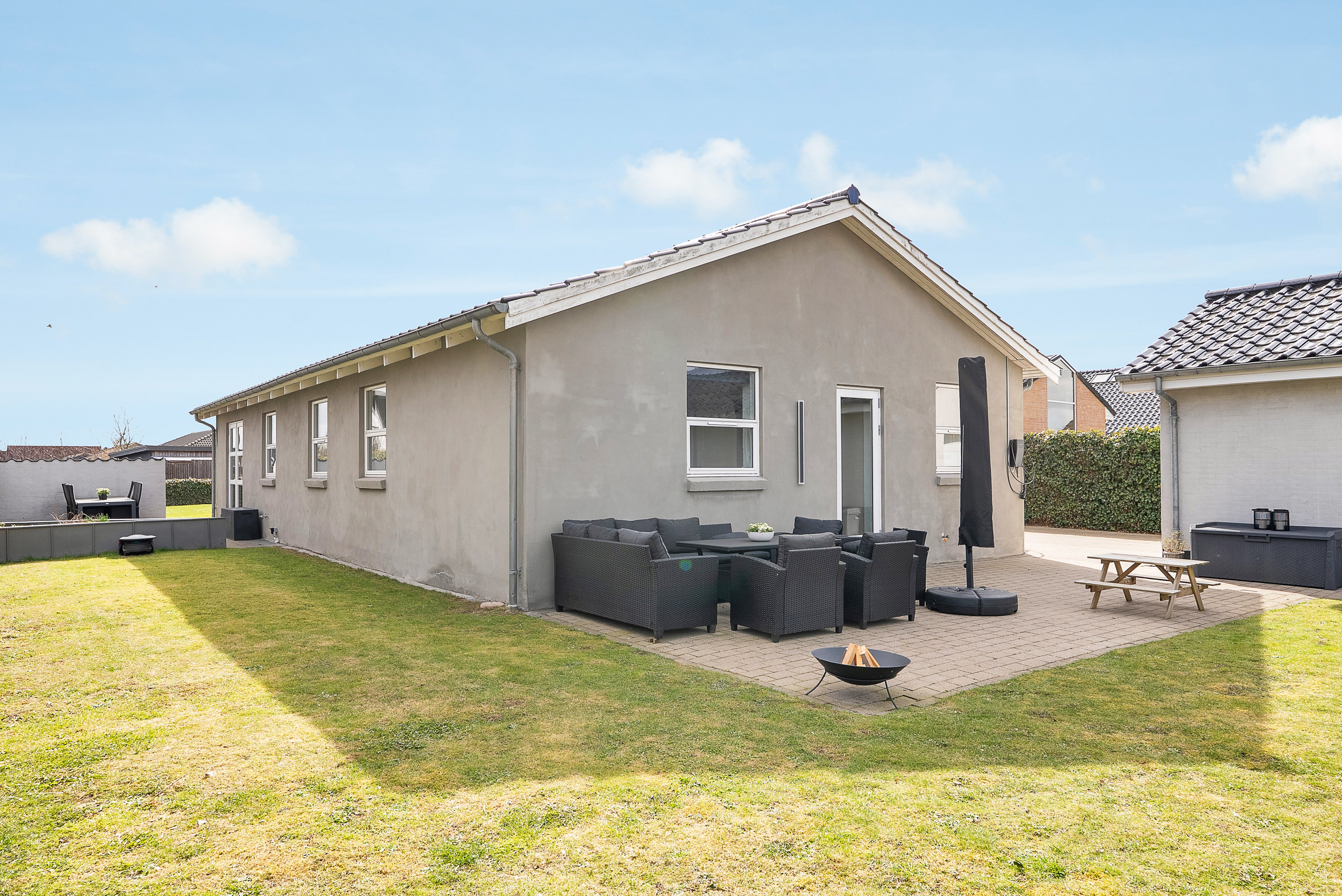 Fremhævet facade billede i fuldskærmstilstand. Billede af Præstevej 54, Korup, 5210 Odense NV