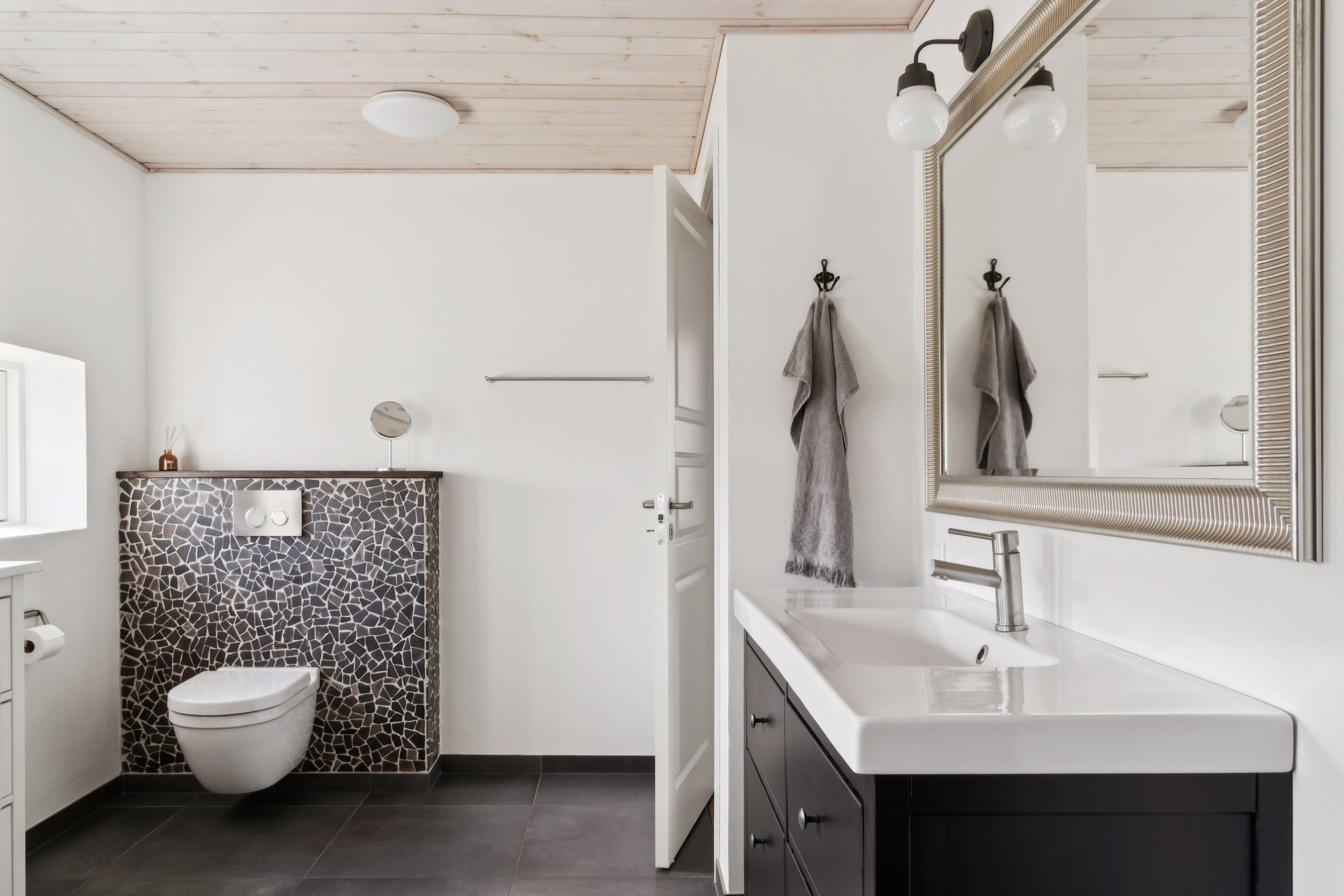 Fremhævet badeværelse billede i fuldskærmstilstand. Billede af Axel Munchsvej 34, 8550 Ryomgård