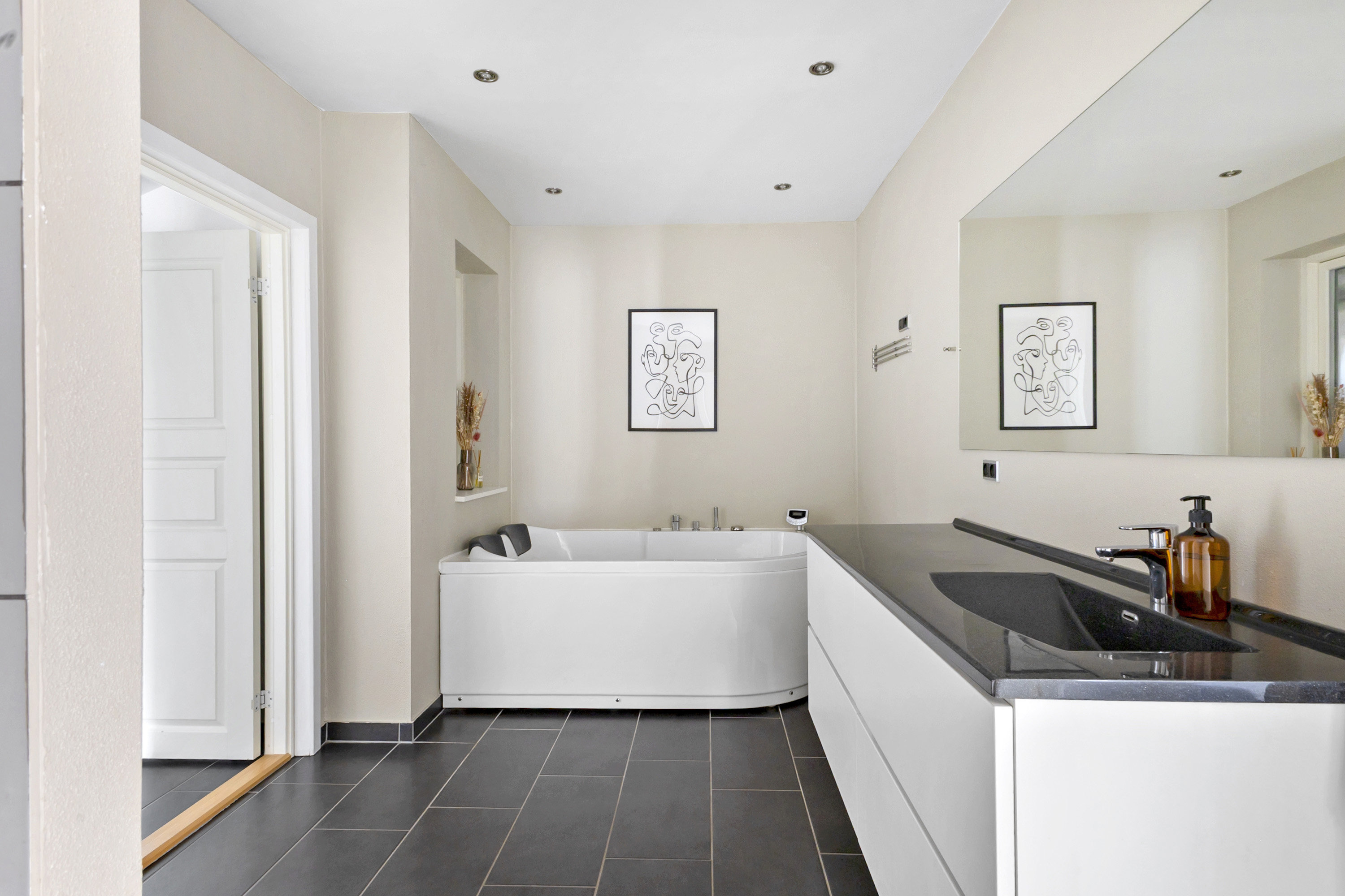 Fremhævet badeværelse billede i fuldskærmstilstand. Billede af Knudsvej 7, 7000 Fredericia