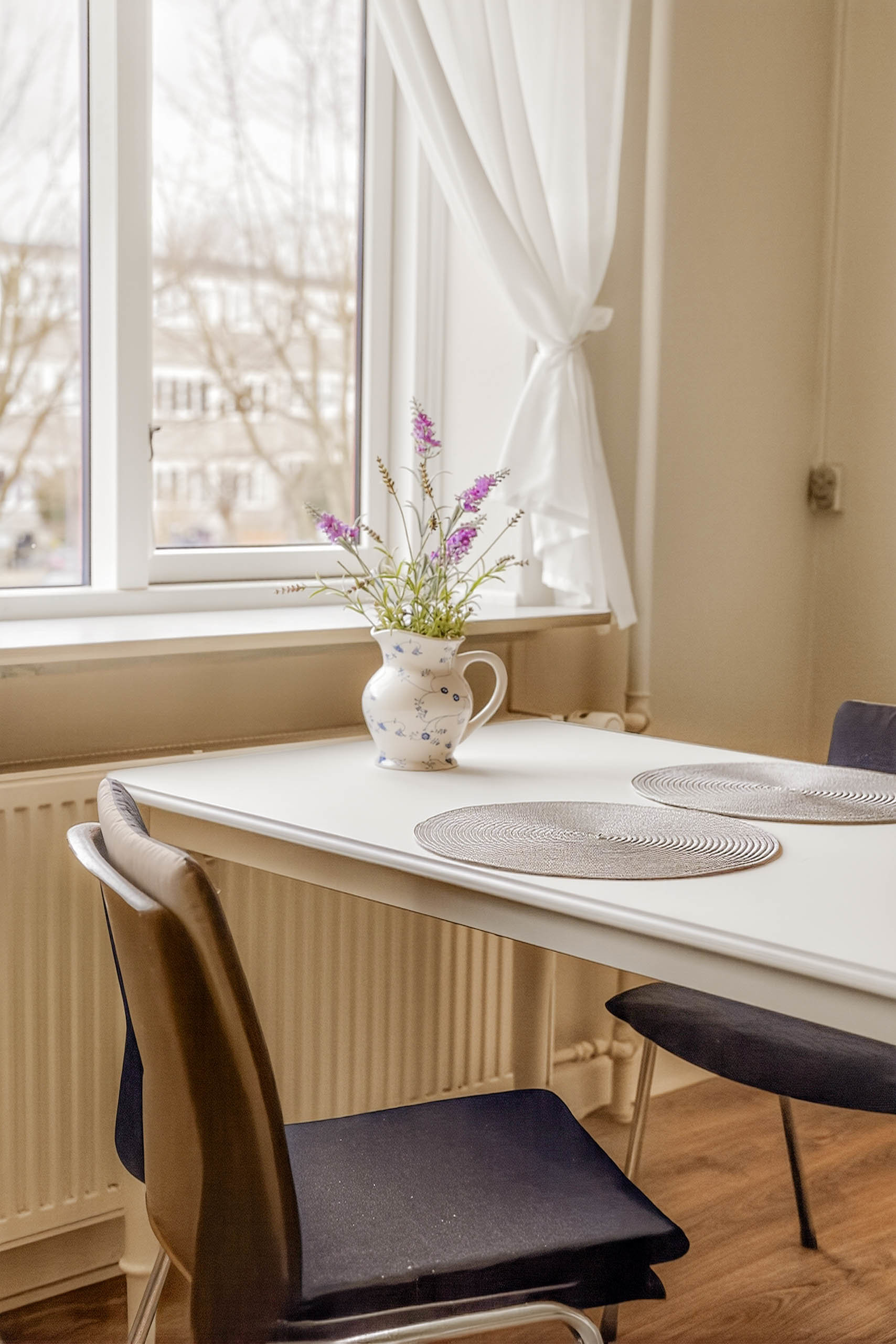 Fremhævet stue billede i fuldskærmstilstand. Billede af Højagerparken 4, st.. tv., 2750 Ballerup