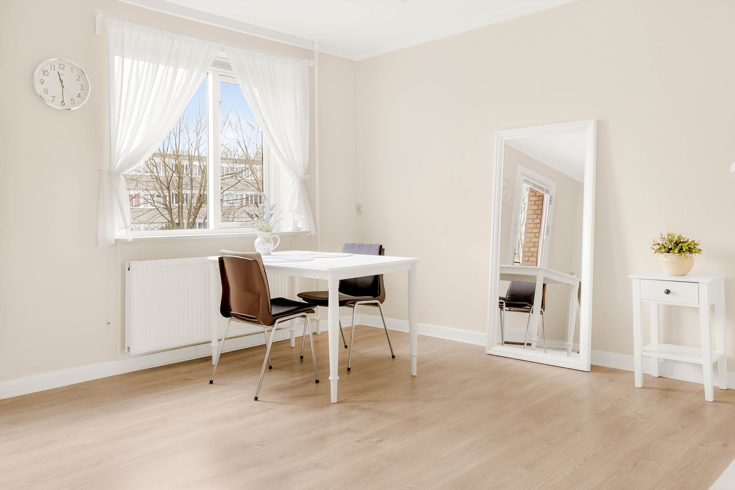 Fremhævet stue billede i fuldskærmstilstand. Billede af Højagerparken 4, st.. tv., 2750 Ballerup