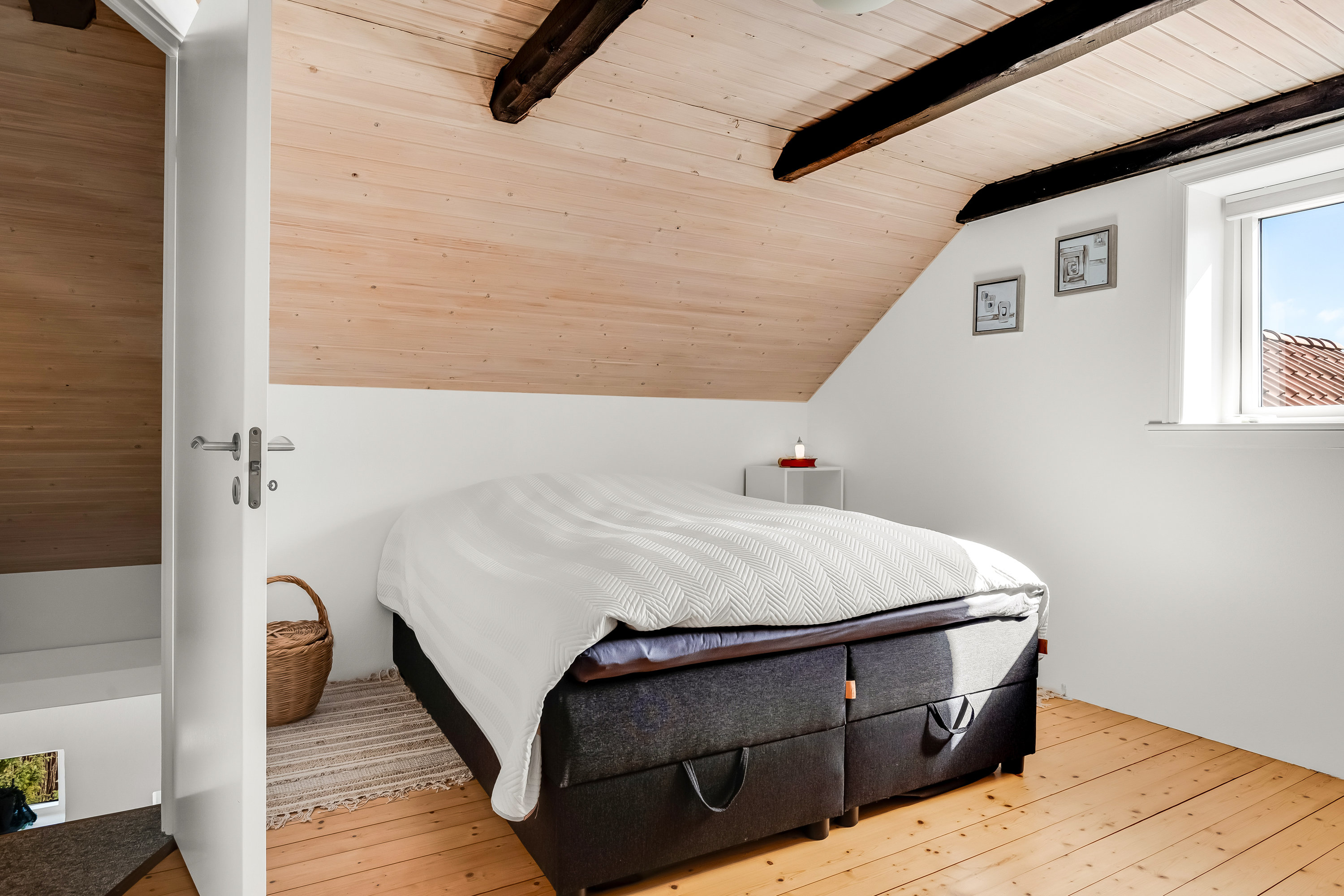 Fremhævet soveværelse billede i fuldskærmstilstand. Billede af Lindevej 5, 7620 Lemvig