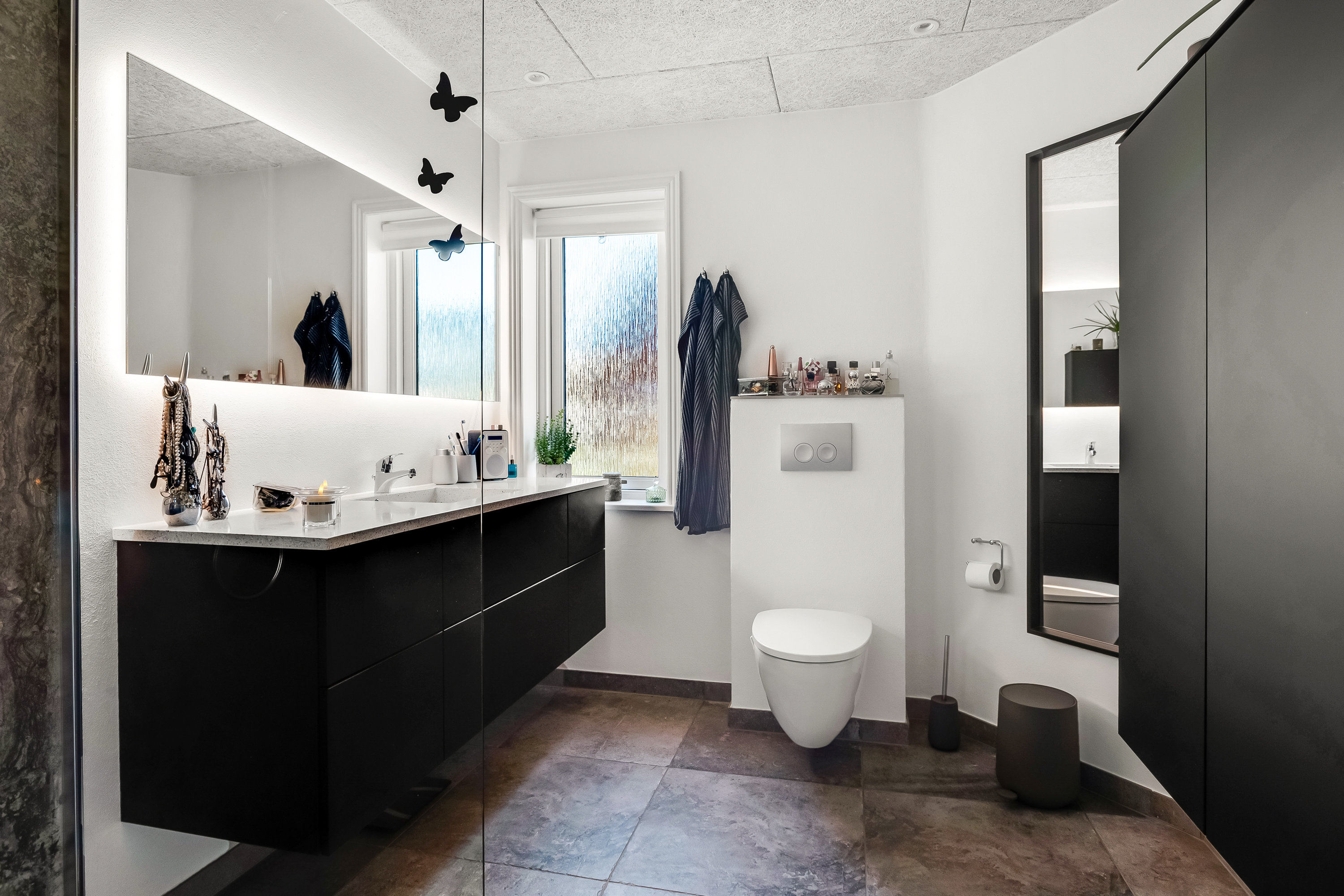 Fremhævet badeværelse billede i fuldskærmstilstand. Billede af Lindevej 5, 7620 Lemvig