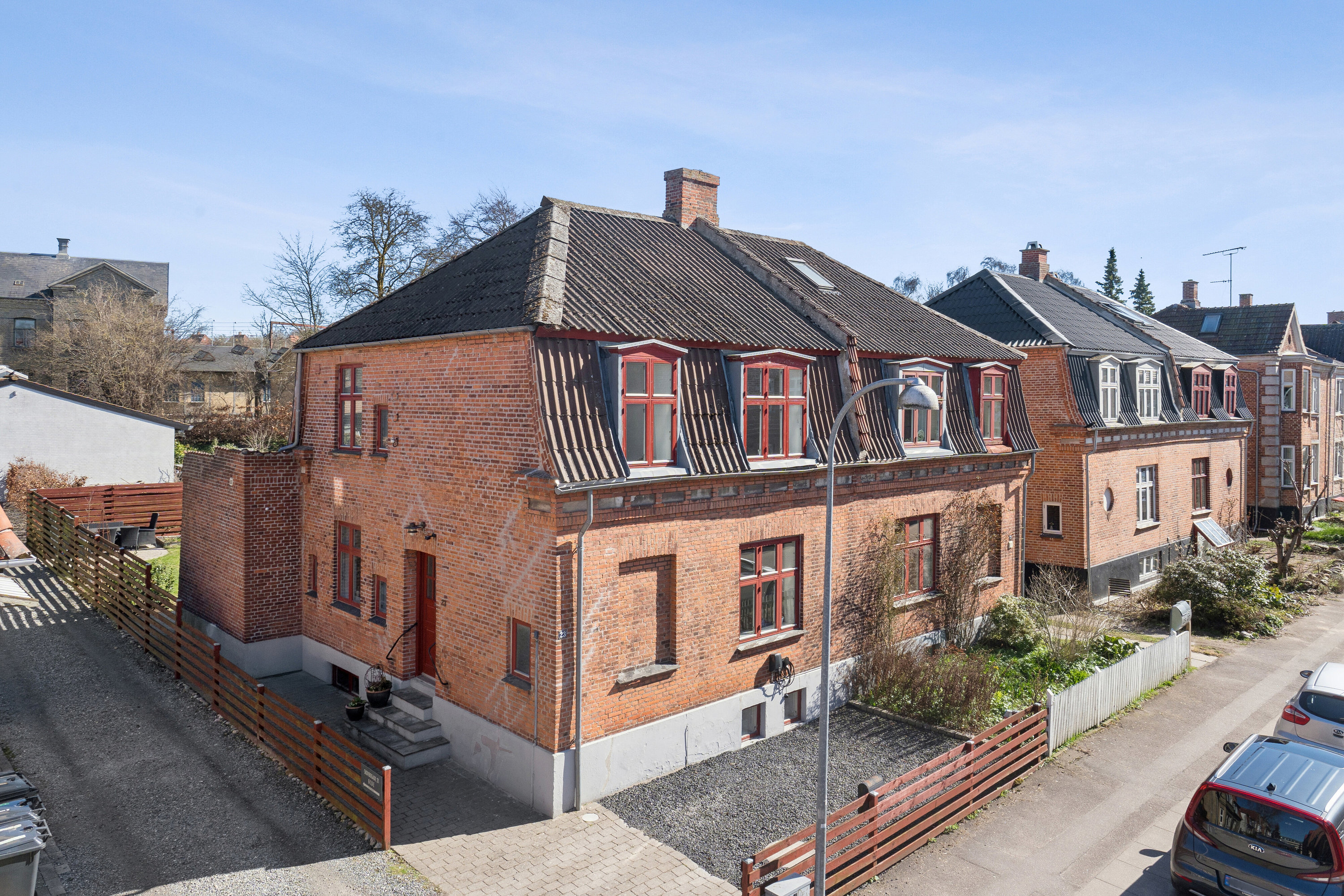 Fremhævet set fra vejen billede i fuldskærmstilstand. Billede af Skovbogade 23, 4000 Roskilde