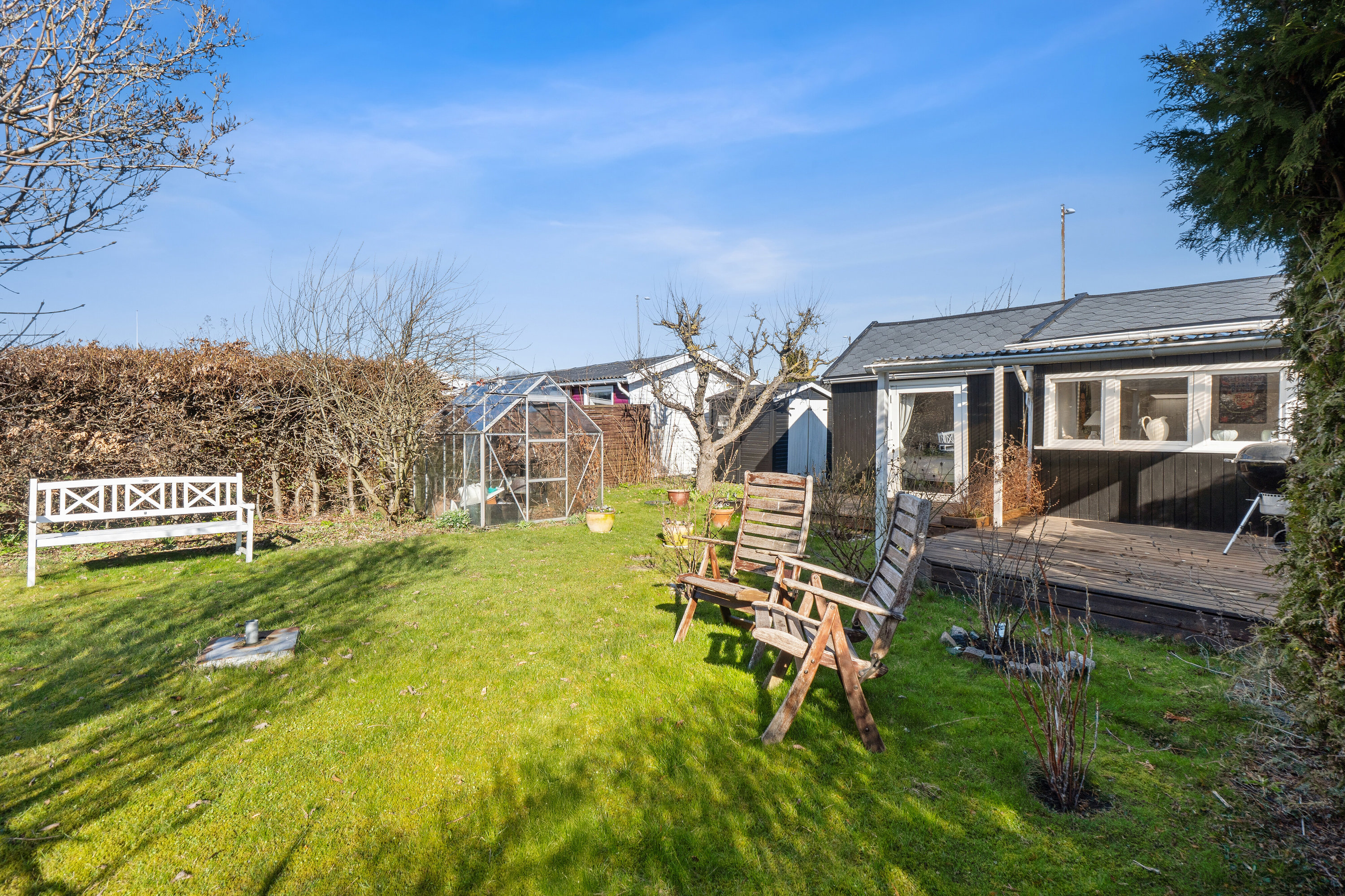 Fremhævet set fra haven billede i fuldskærmstilstand. Billede af Solsikkestien 16, 2610 Rødovre