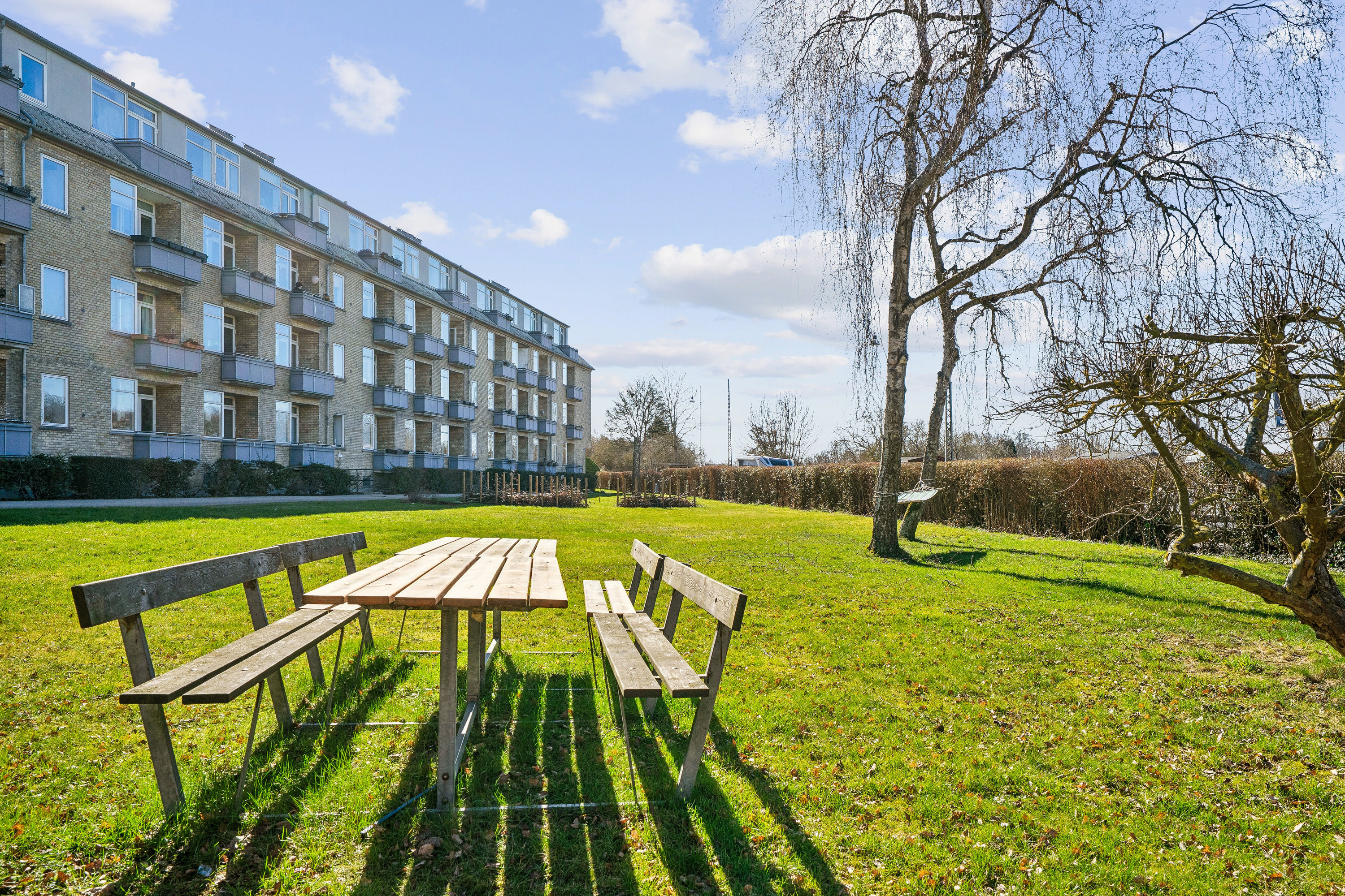 Fremhævet udendørs billede i fuldskærmstilstand. Billede af Rossinisvej 8, 3. th., 2450 København SV