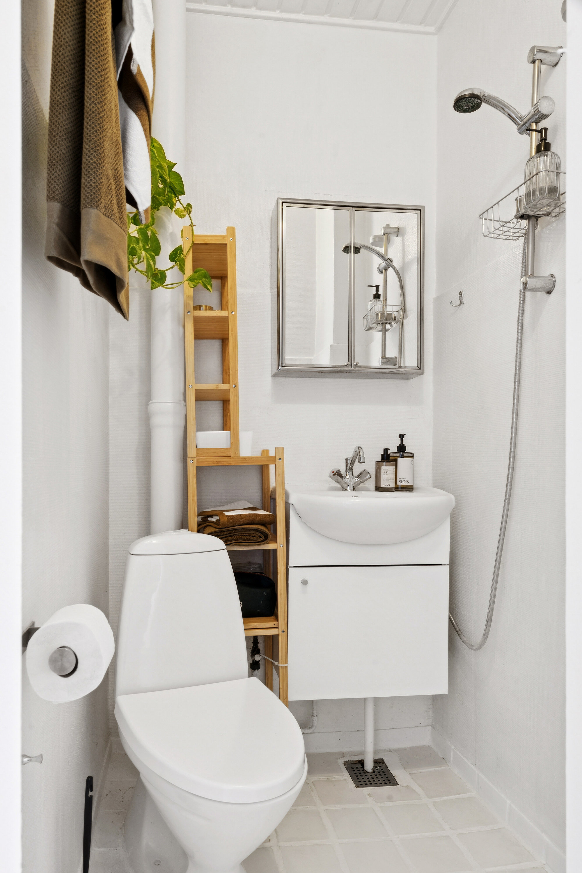 Fremhævet badeværelse billede i fuldskærmstilstand. Billede af Rossinisvej 8, 3. th., 2450 København SV