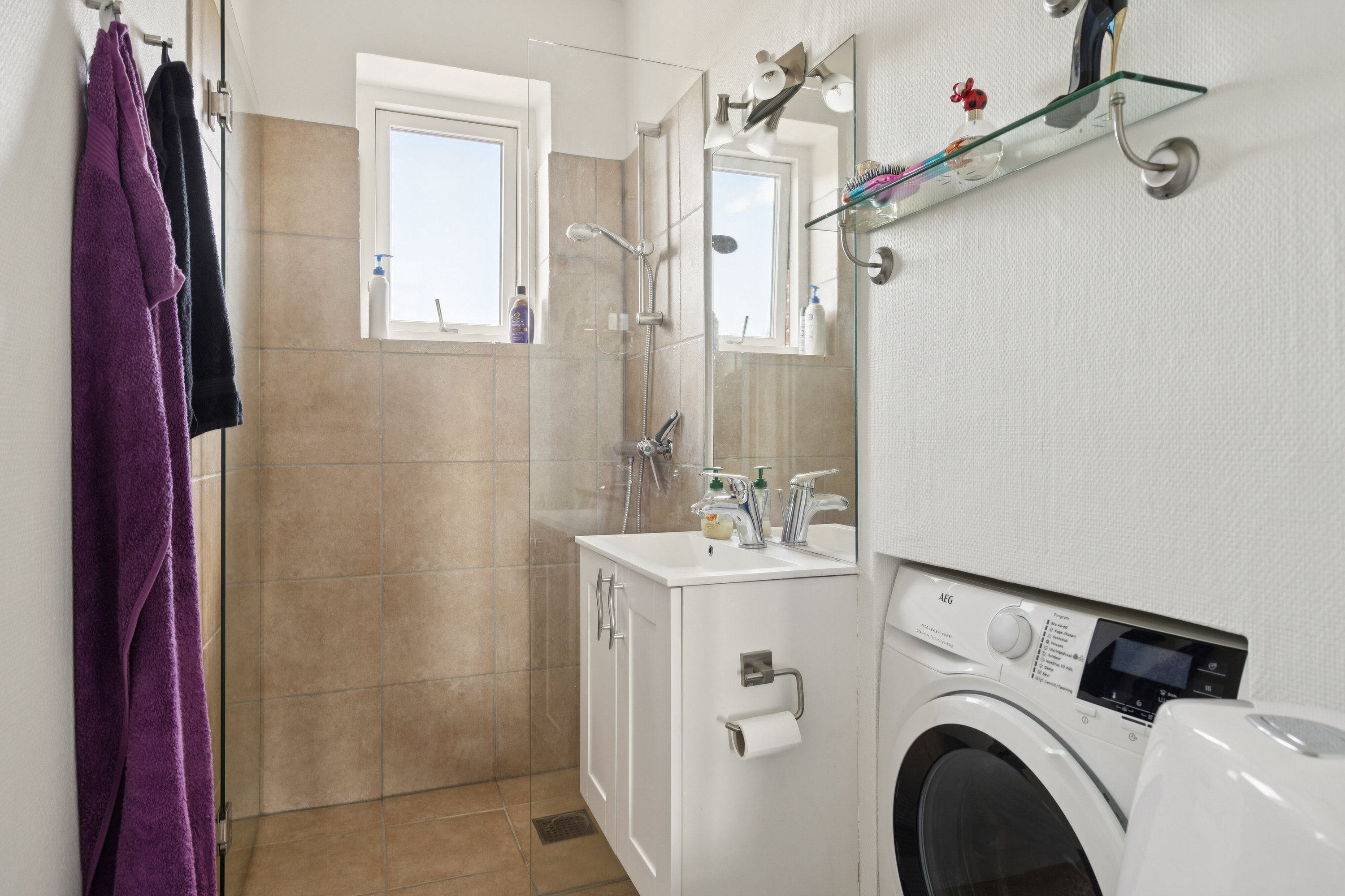 Fremhævet badeværelse billede i fuldskærmstilstand. Billede af Gyvelvej 2A, 2. tv., 4000 Roskilde