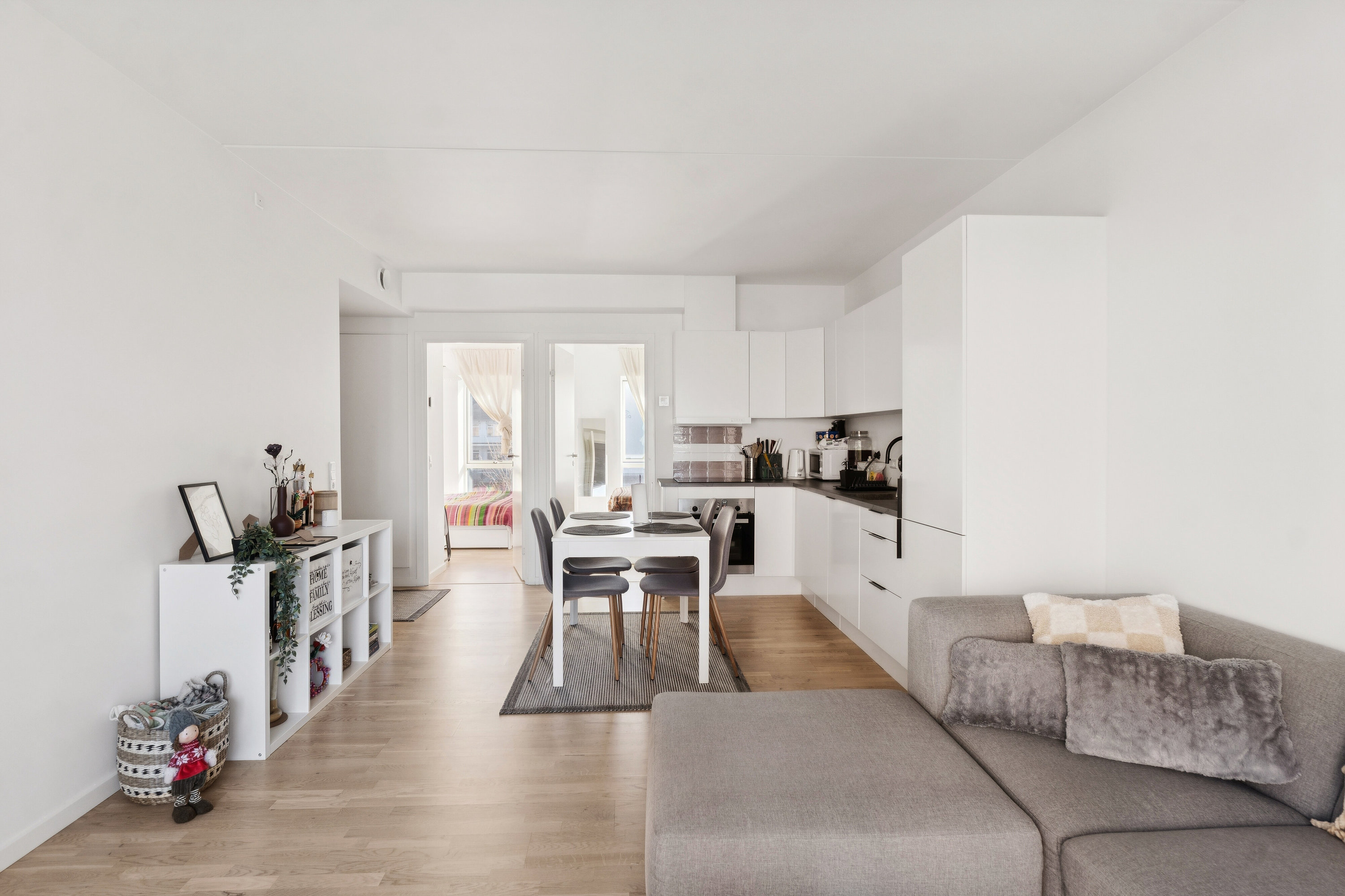 Fremhævet stue billede i fuldskærmstilstand. Billede af Kirkebjerg Parkvej 10C, 1. tv., 2605 Brøndby