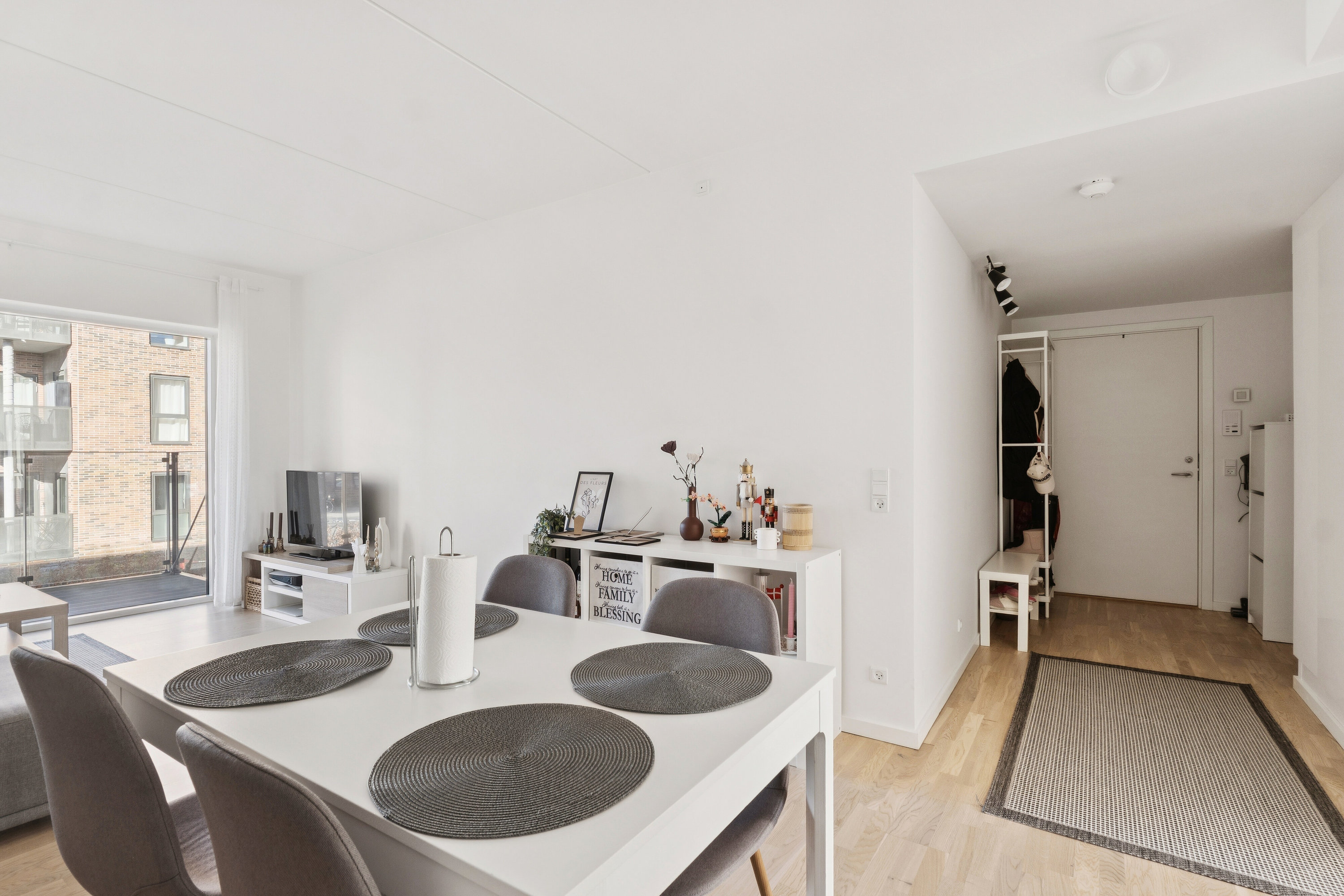 Fremhævet spisestue billede i fuldskærmstilstand. Billede af Kirkebjerg Parkvej 10C, 1. tv., 2605 Brøndby