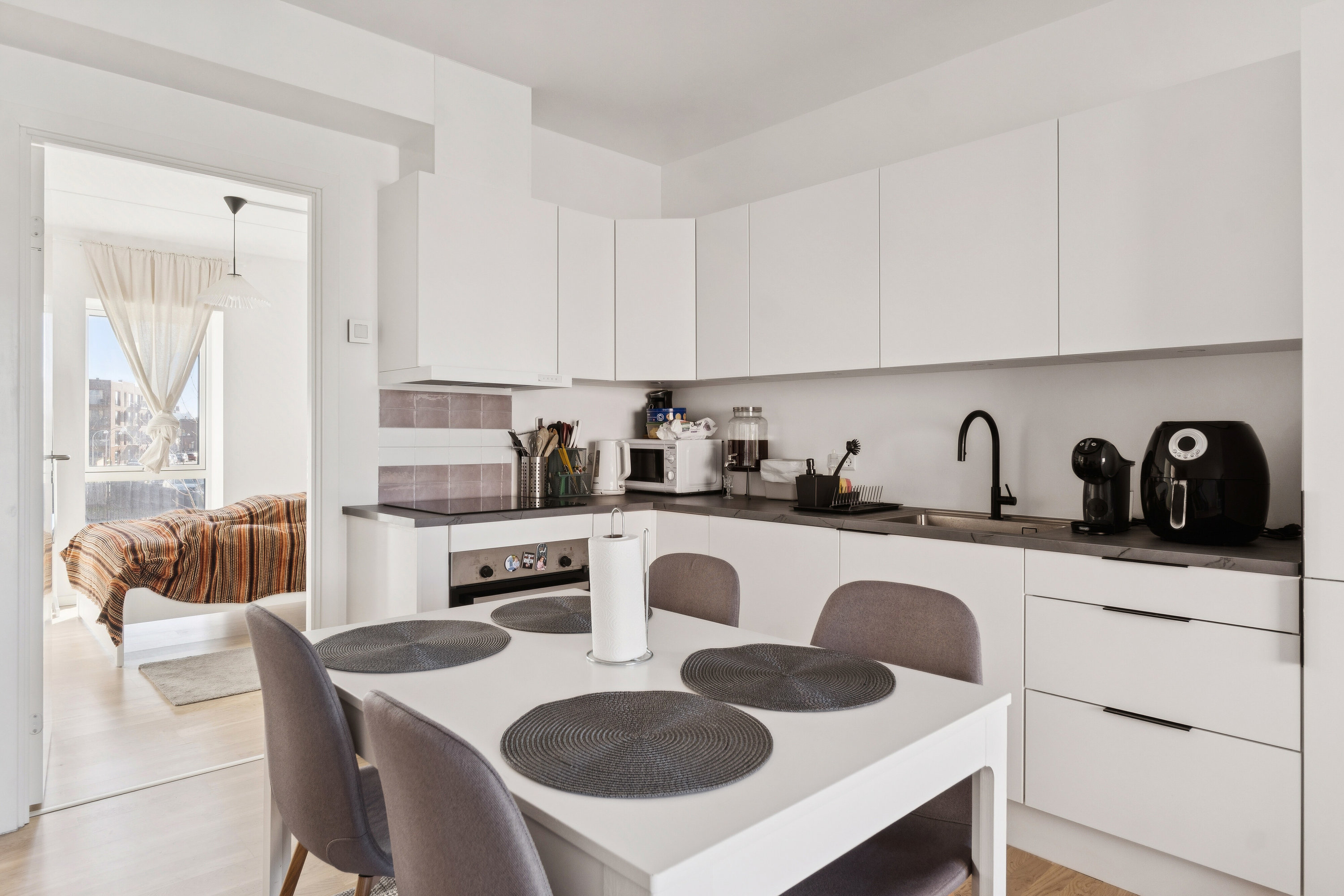 Fremhævet spisestue billede i fuldskærmstilstand. Billede af Kirkebjerg Parkvej 10C, 1. tv., 2605 Brøndby