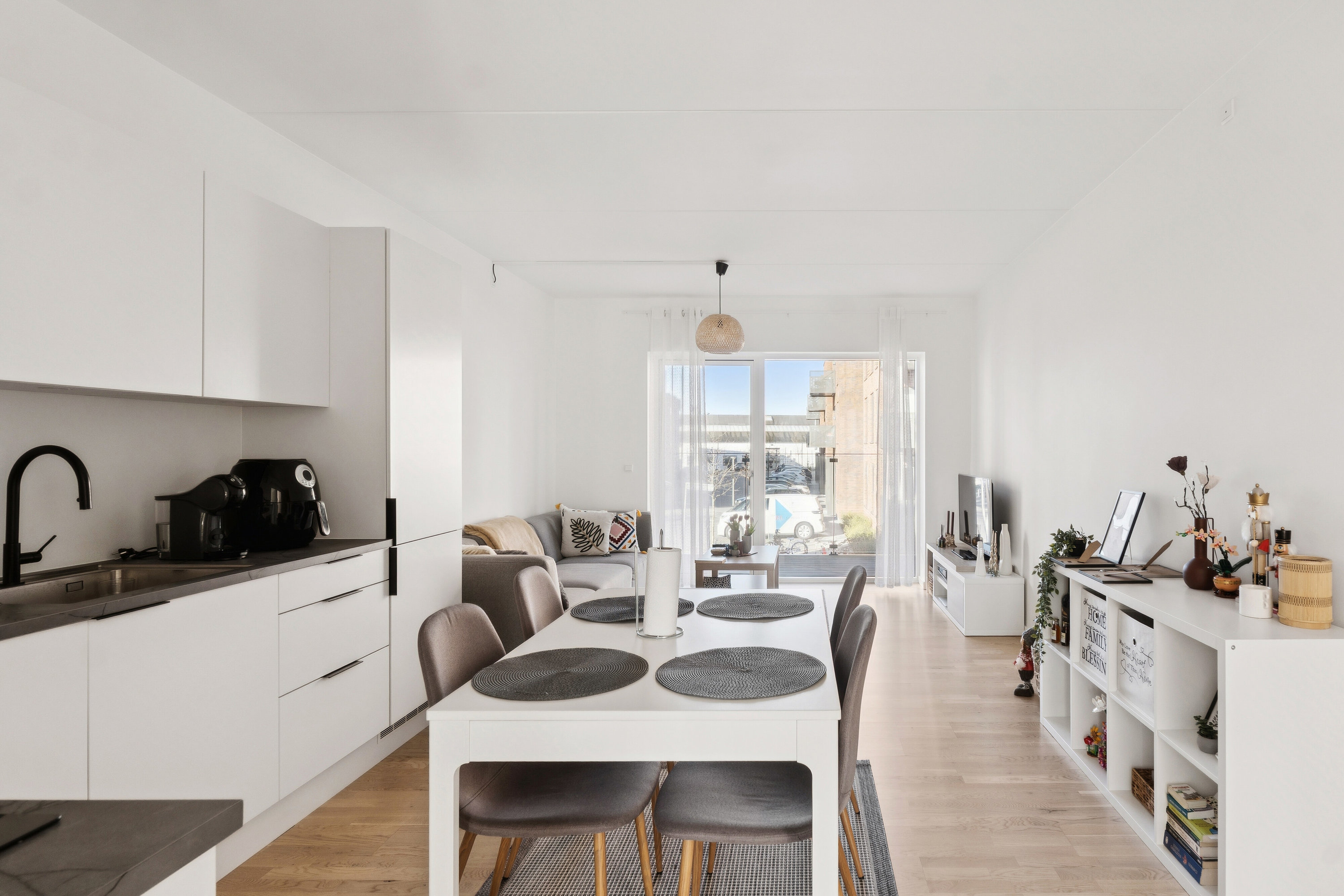 Fremhævet spisestue billede i fuldskærmstilstand. Billede af Kirkebjerg Parkvej 10C, 1. tv., 2605 Brøndby