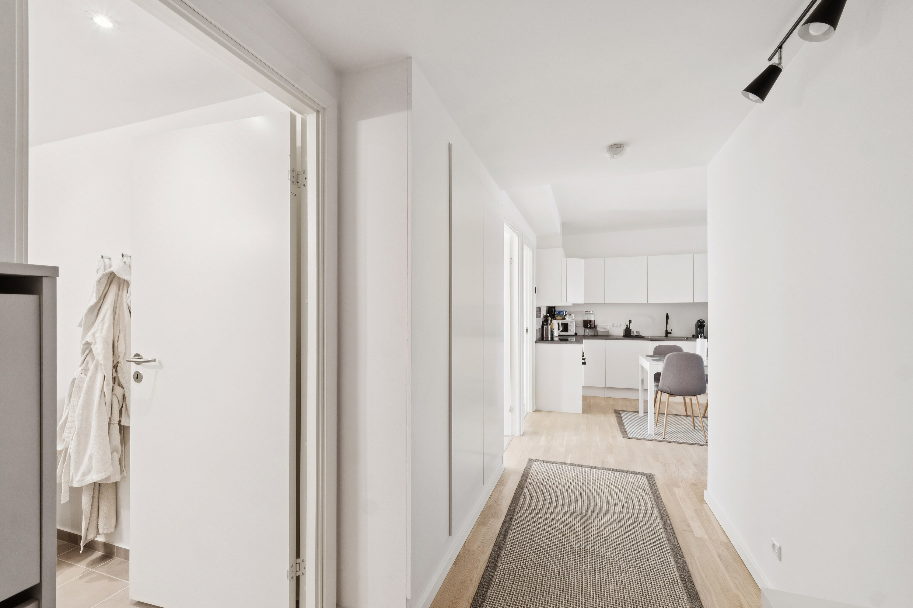 Fremhævet hall billede i fuldskærmstilstand. Billede af Kirkebjerg Parkvej 10C, 1. tv., 2605 Brøndby