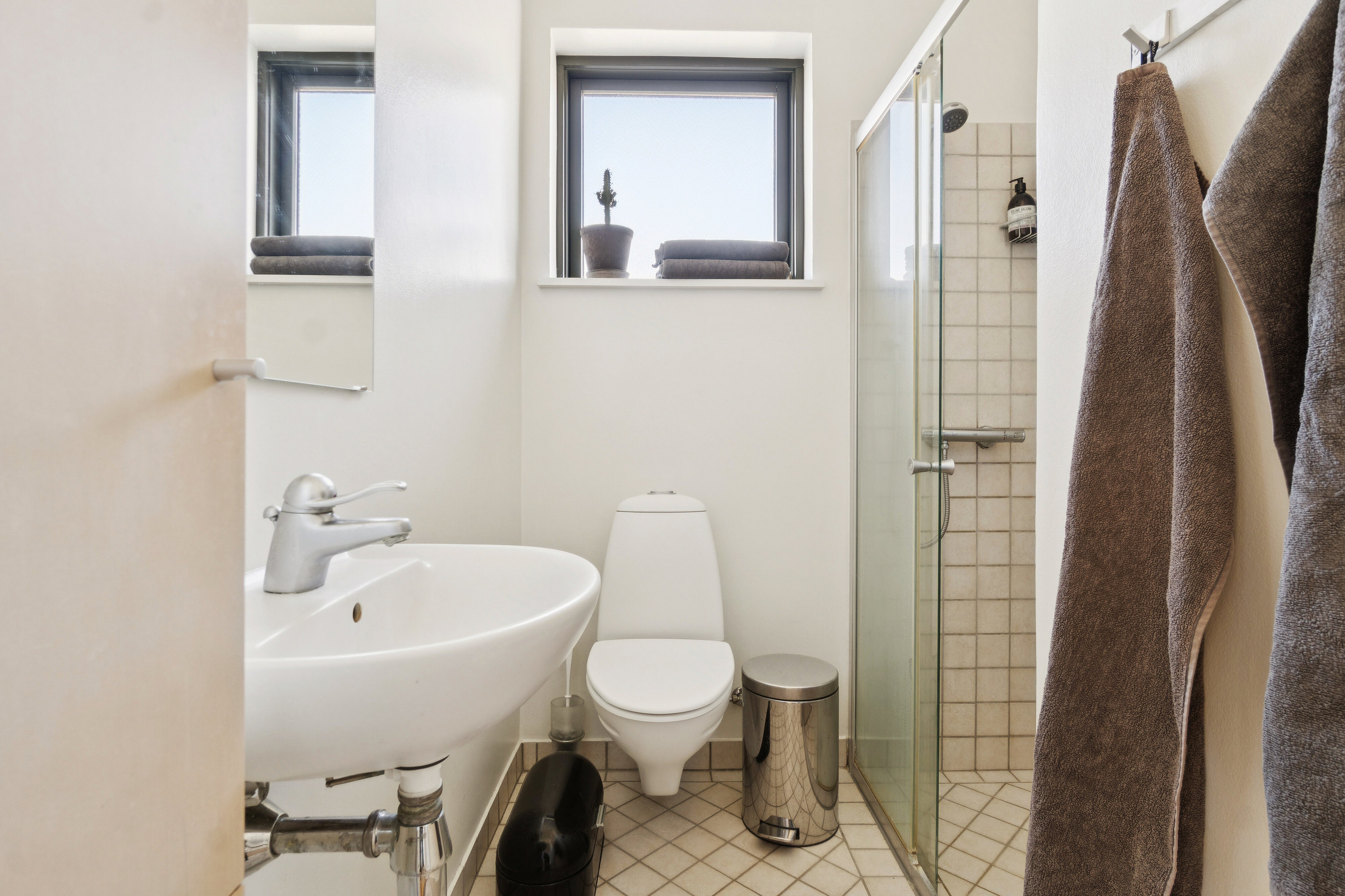 Fremhævet badeværelse billede i fuldskærmstilstand. Billede af Møllevænget 45, 2800 Kongens Lyngby