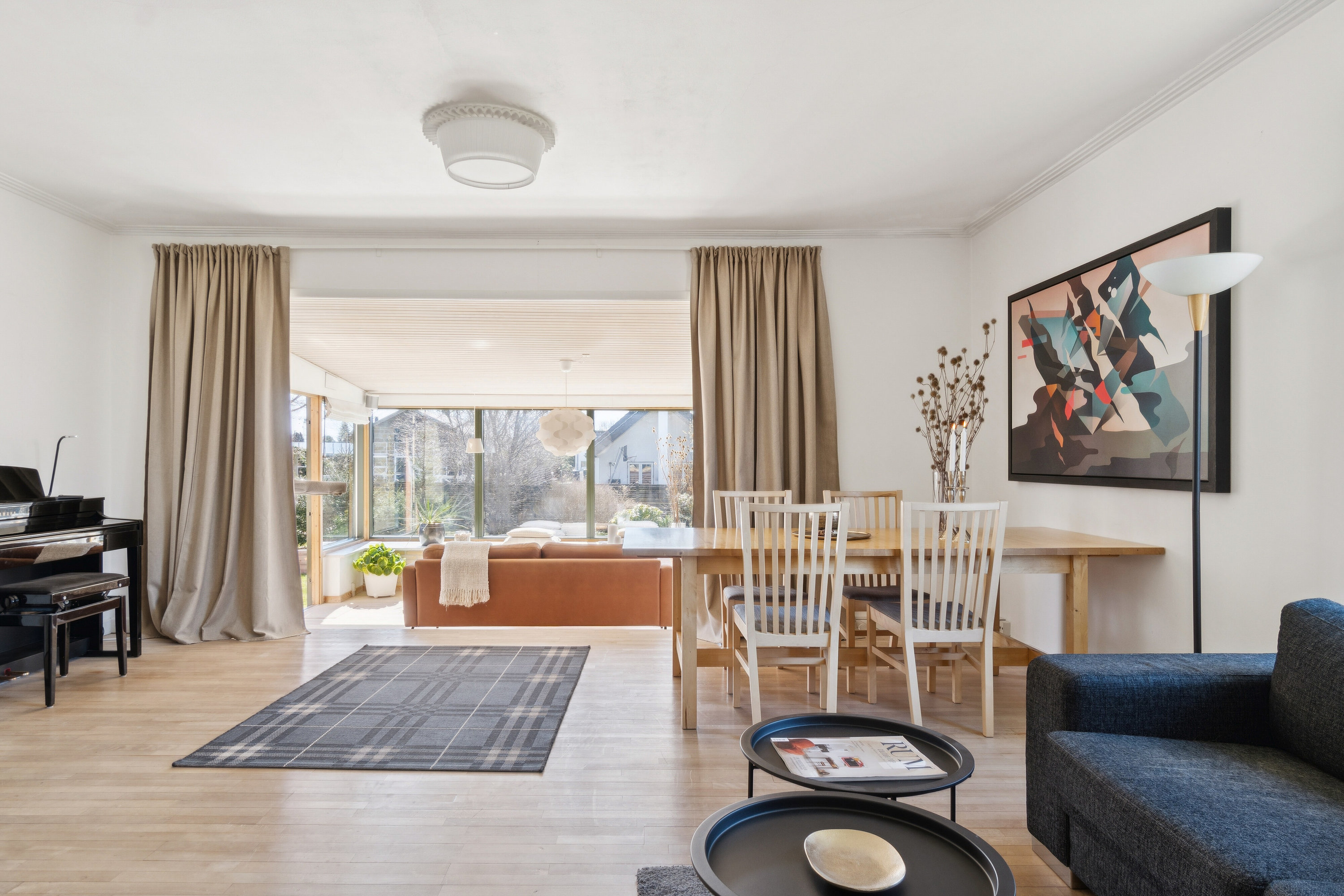 Fremhævet stue billede i fuldskærmstilstand. Billede af Møllevænget 45, 2800 Kongens Lyngby