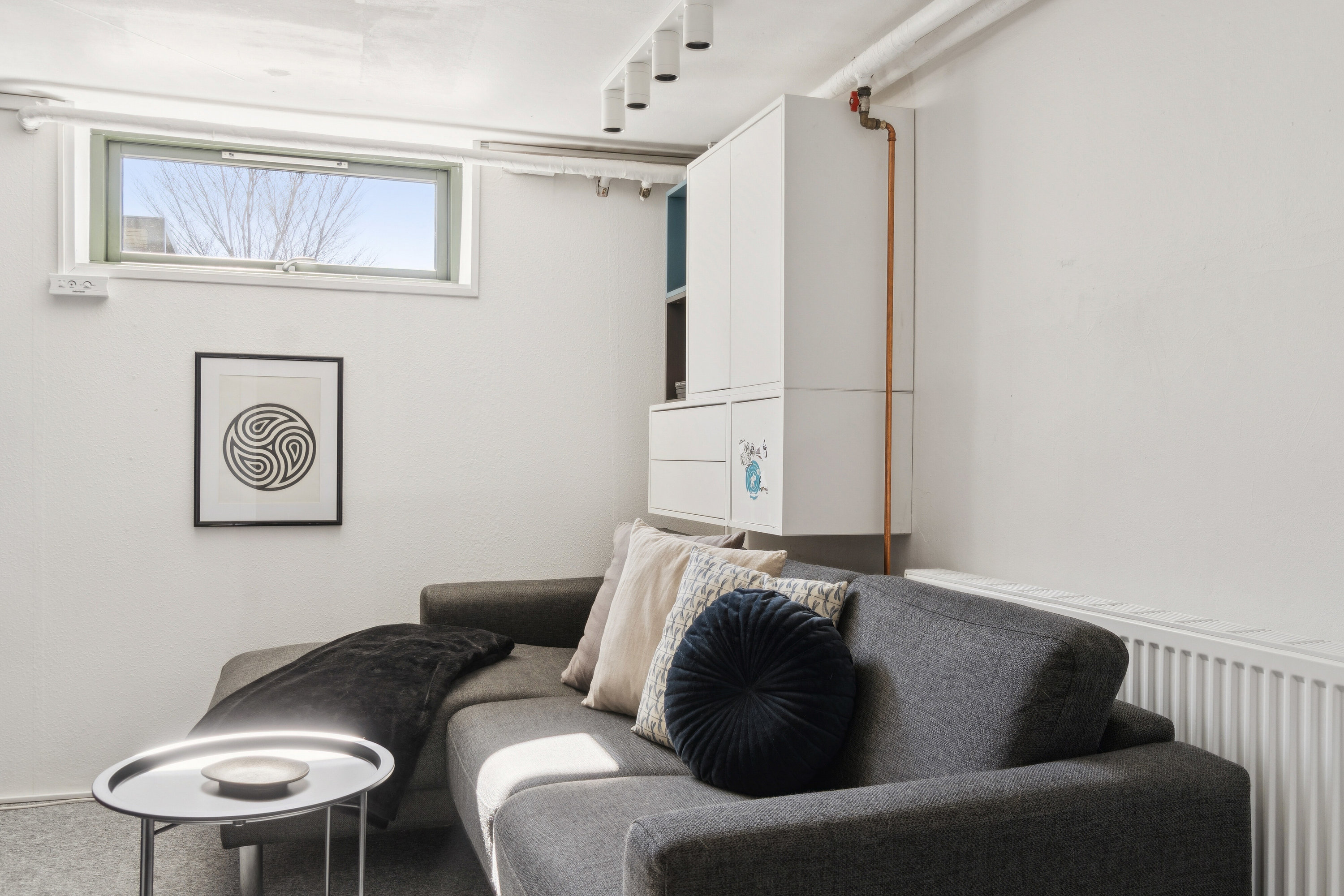 Fremhævet stue billede i fuldskærmstilstand. Billede af Møllevænget 45, 2800 Kongens Lyngby