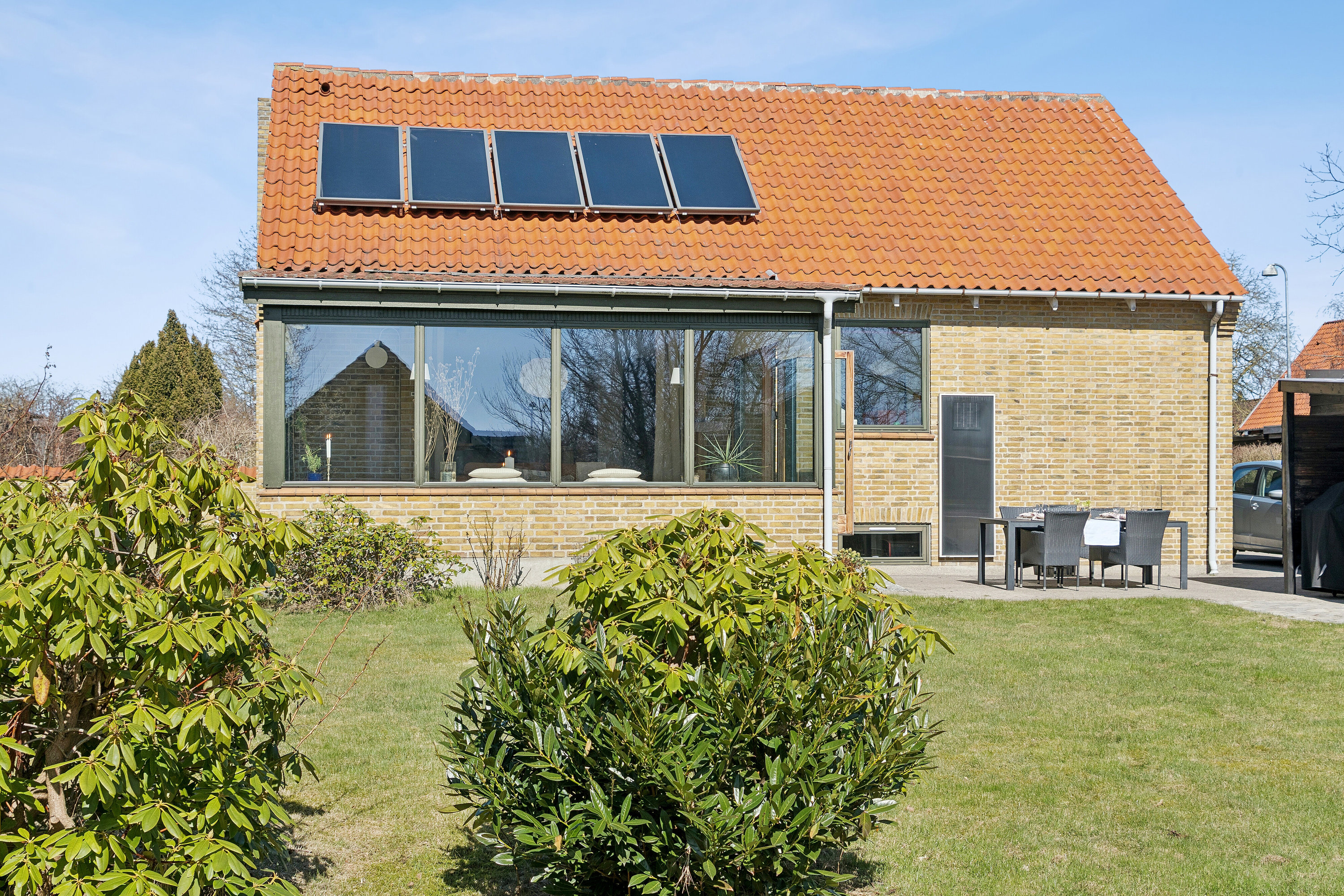 Fremhævet set fra haven billede i fuldskærmstilstand. Billede af Møllevænget 45, 2800 Kongens Lyngby