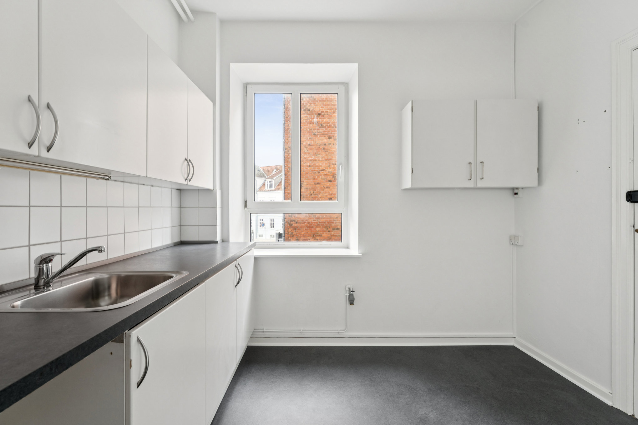 Fremhævet badeværelse billede i fuldskærmstilstand. Billede af Houmeden 12, 1. tv., 8900 Randers C