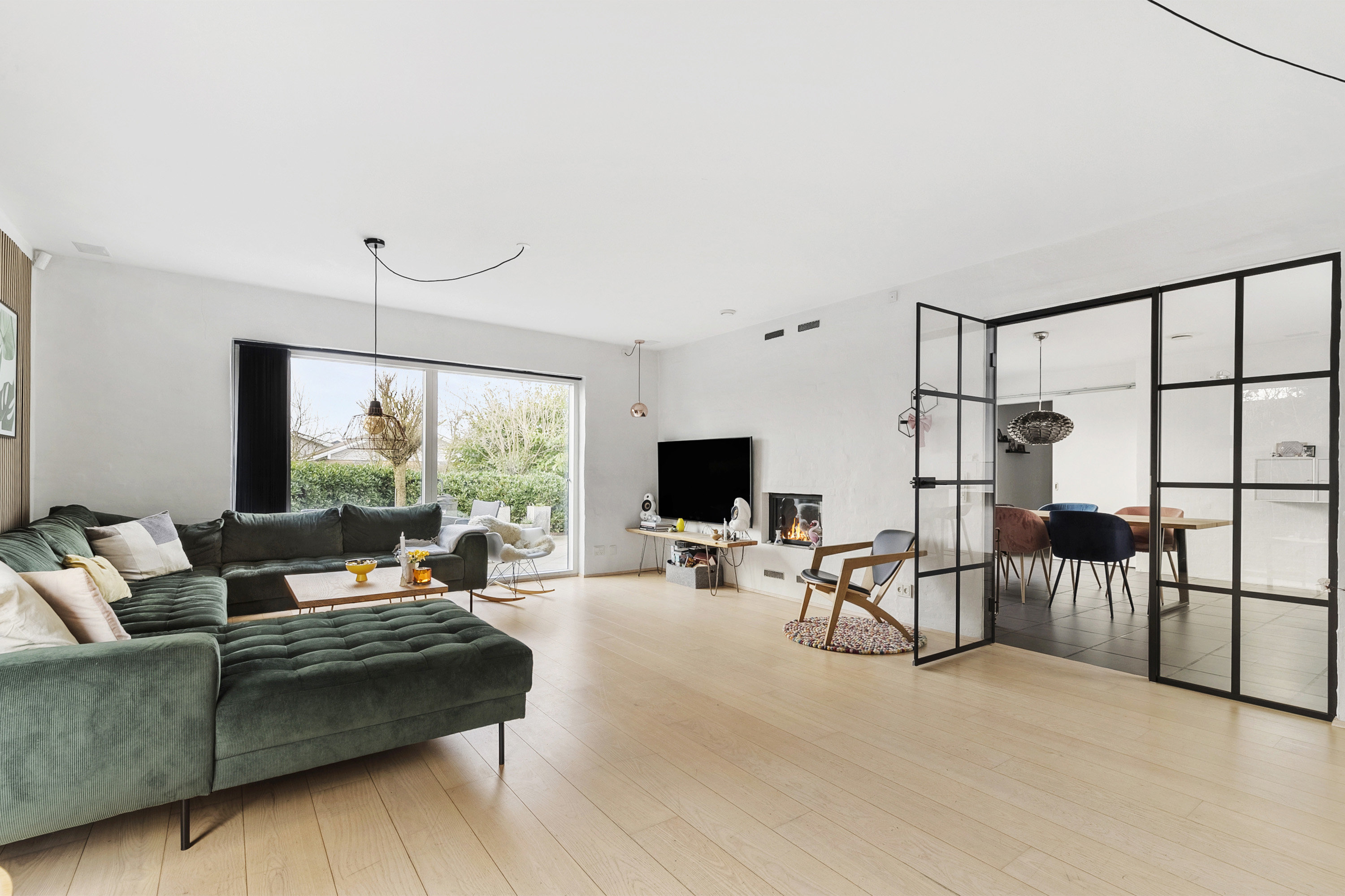 Fremhævet stue billede i fuldskærmstilstand. Billede af Rosenvænget 88, 8362 Hørning