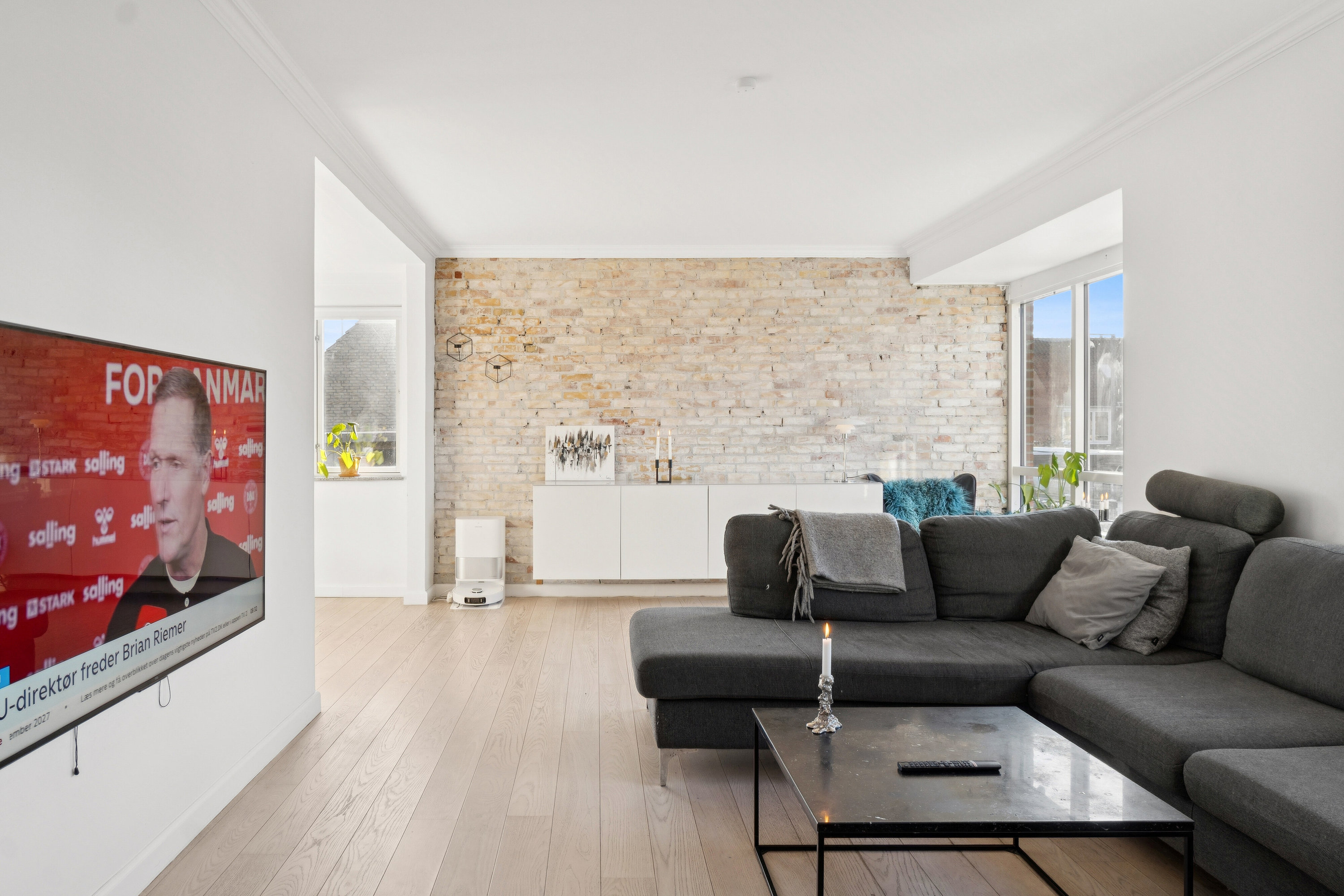 Fremhævet stue billede i fuldskærmstilstand. Billede af Nørregårdsvej 132, 2610 Rødovre