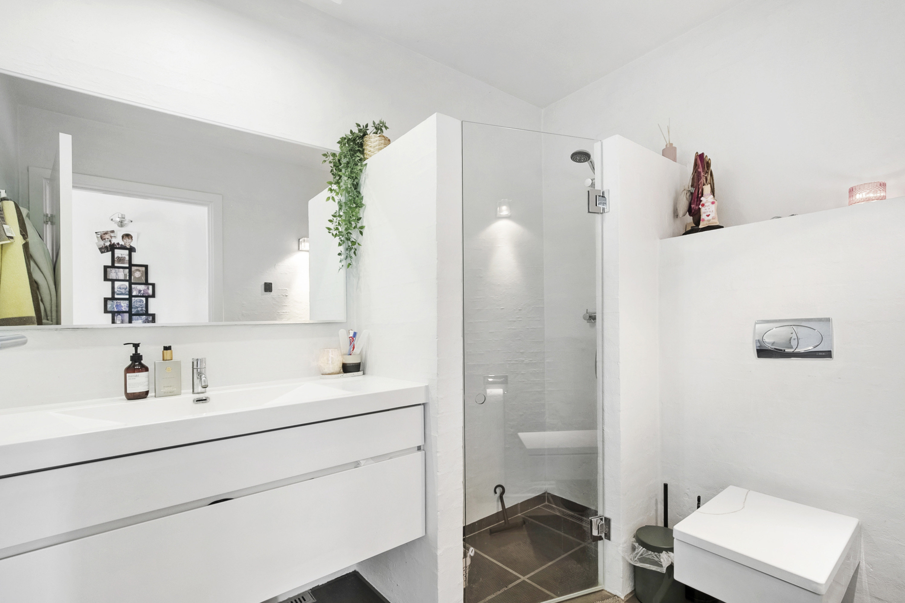 Fremhævet badeværelse billede i fuldskærmstilstand. Billede af Rosenvænget 88, 8362 Hørning