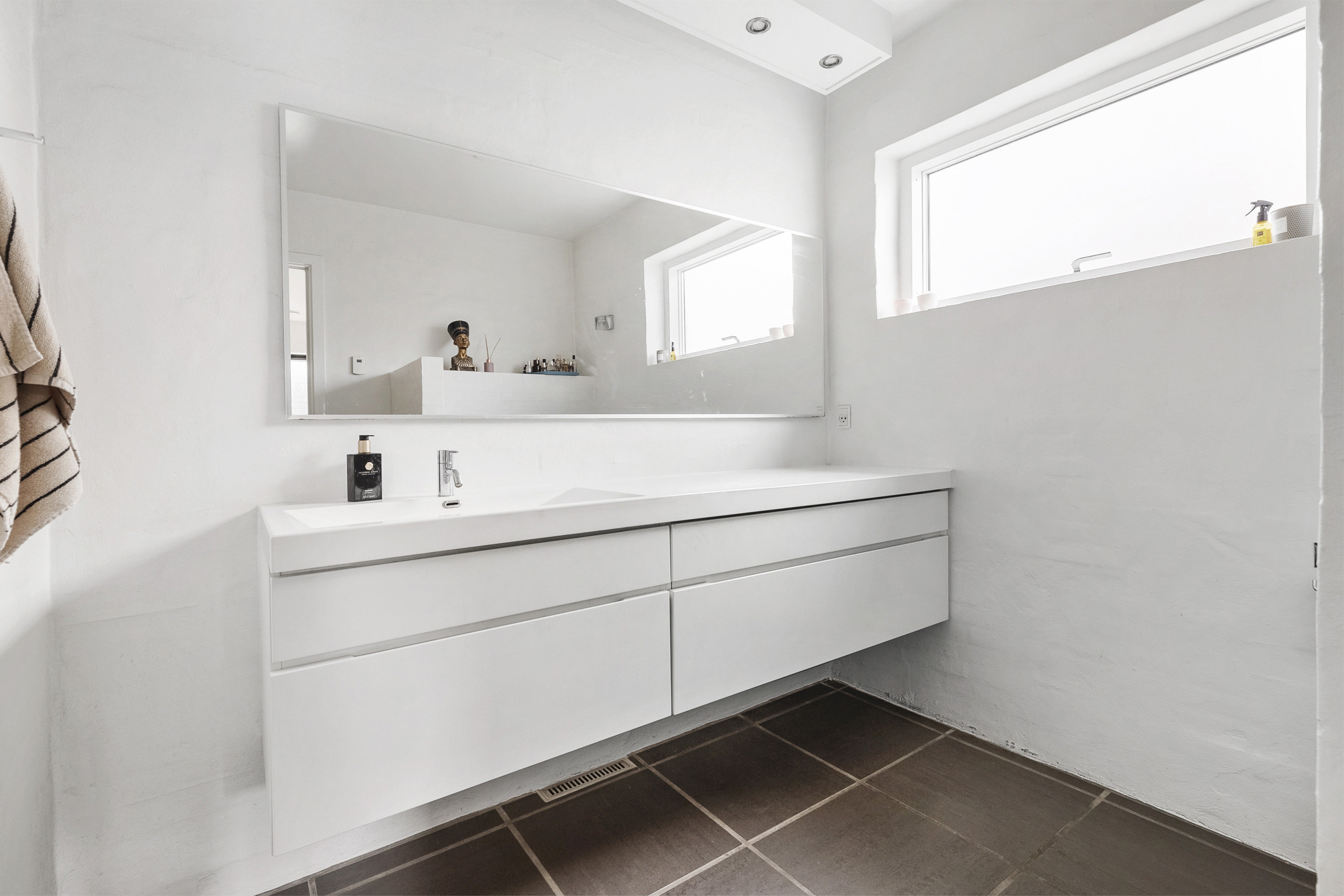 Fremhævet badeværelse billede i fuldskærmstilstand. Billede af Rosenvænget 88, 8362 Hørning