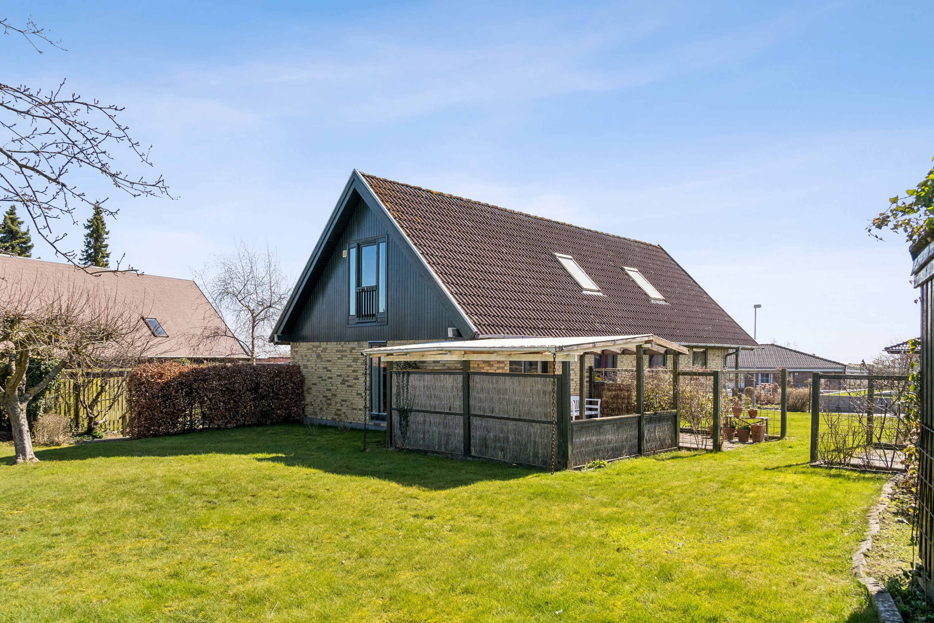 Fremhævet set fra haven billede i fuldskærmstilstand. Billede af Bregnegårdsparken 5, 5700 Svendborg