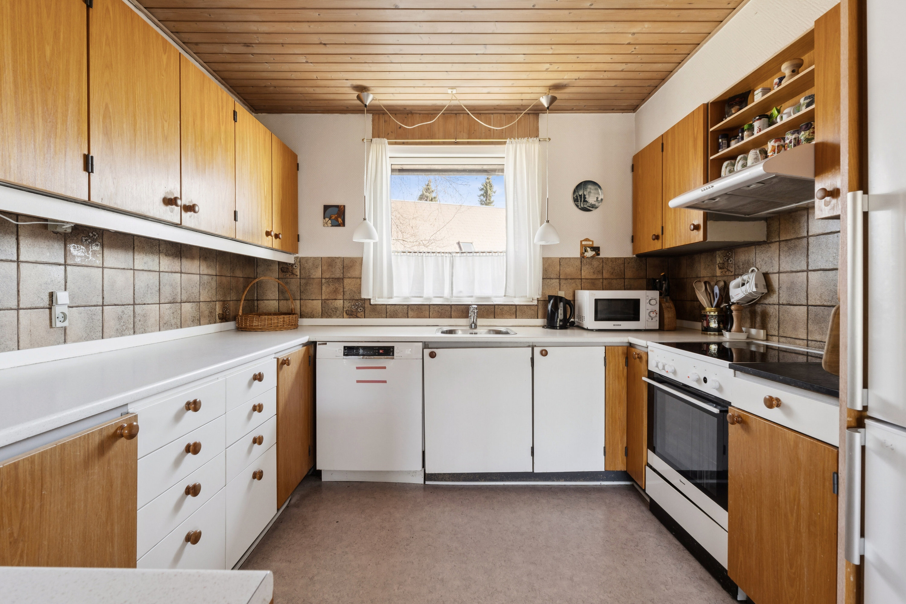 Fremhævet køkken billede i fuldskærmstilstand. Billede af Bregnegårdsparken 5, 5700 Svendborg