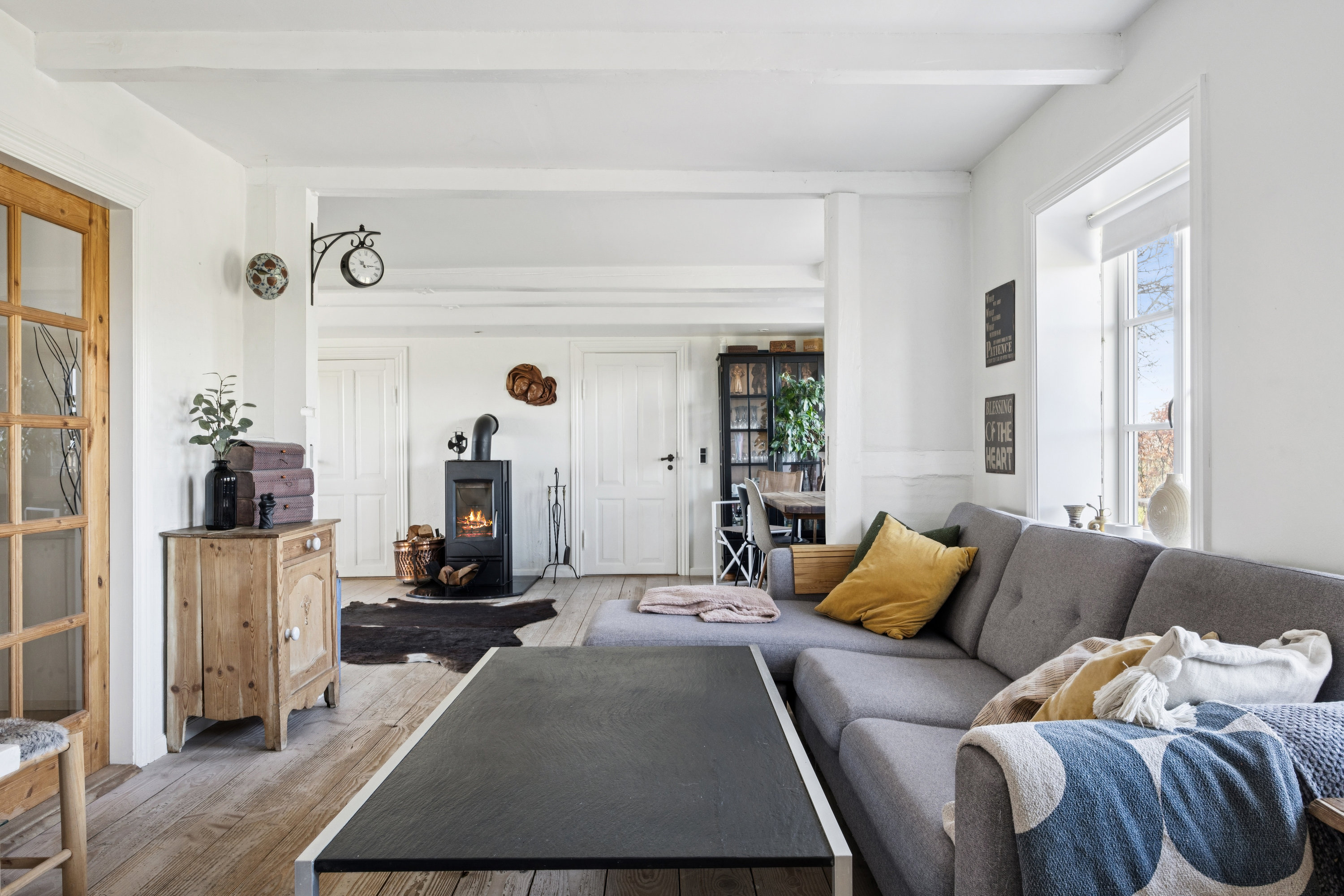 Fremhævet stue billede i fuldskærmstilstand. Billede af Råhovedvej 30, 4672 Klippinge