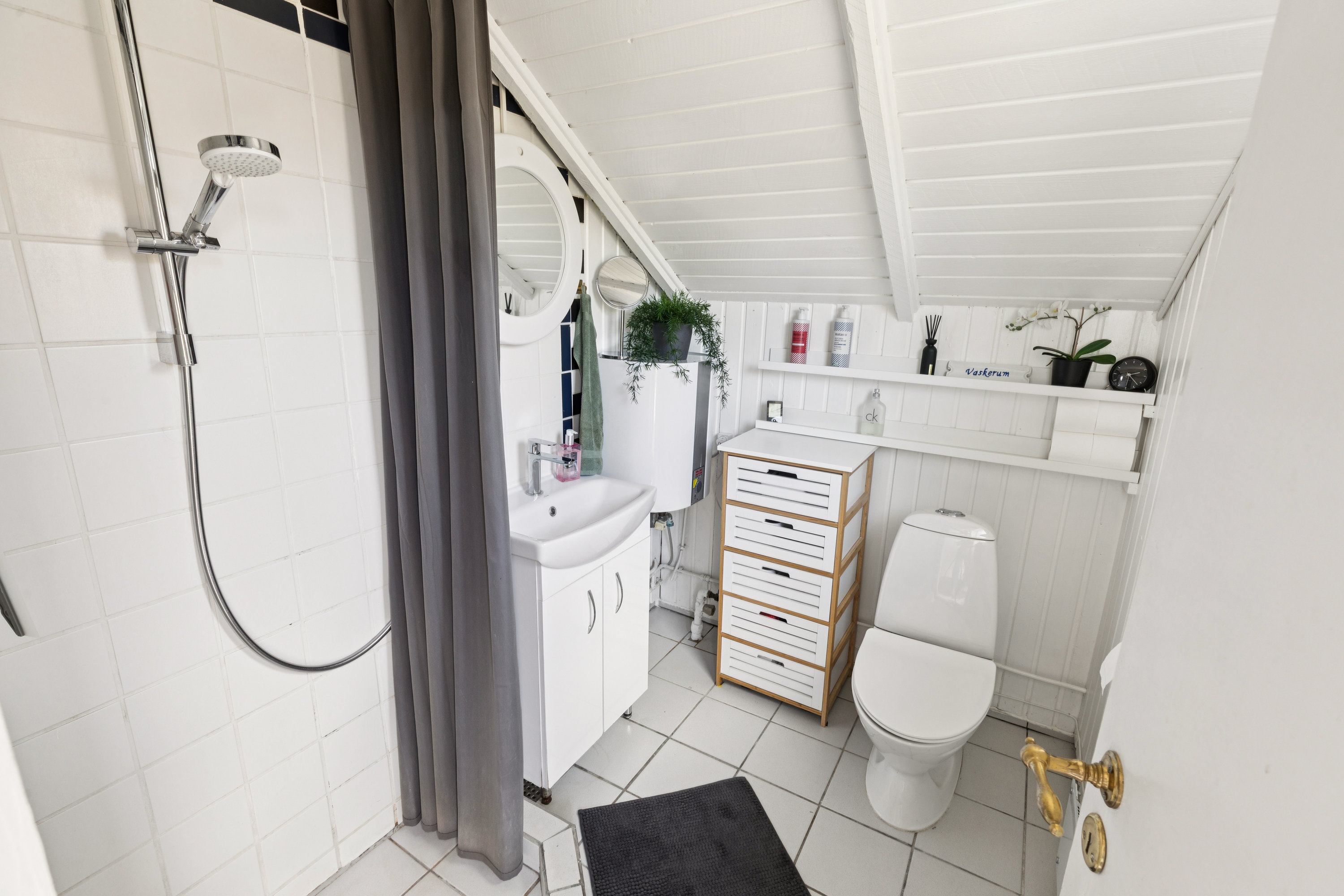 Fremhævet badeværelse billede i fuldskærmstilstand. Billede af Kalleruphaven 58, 2640 Hedehusene