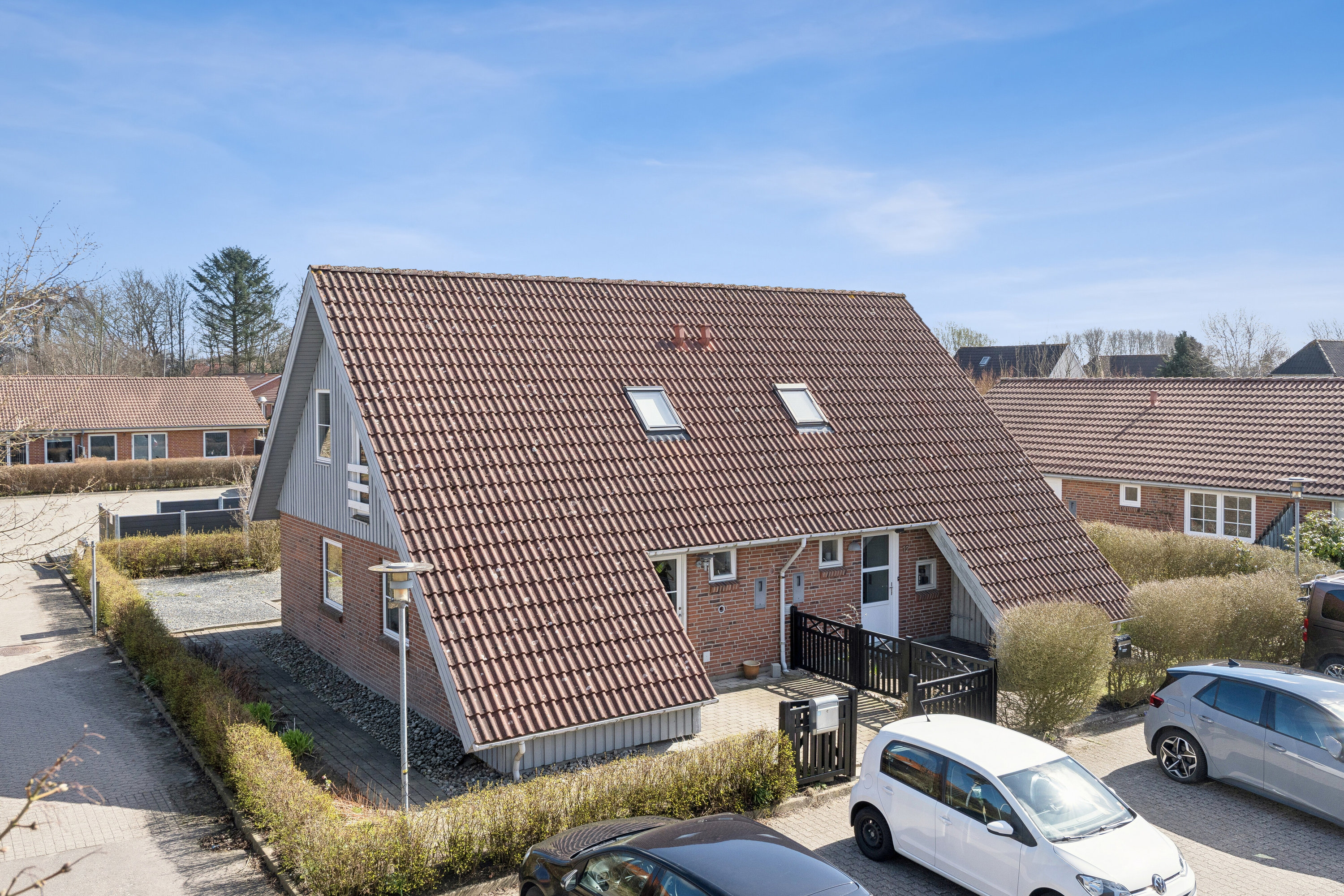 Fremhævet set fra vejen billede i fuldskærmstilstand. Billede af Æblevænget 12, st.., 6330 Padborg