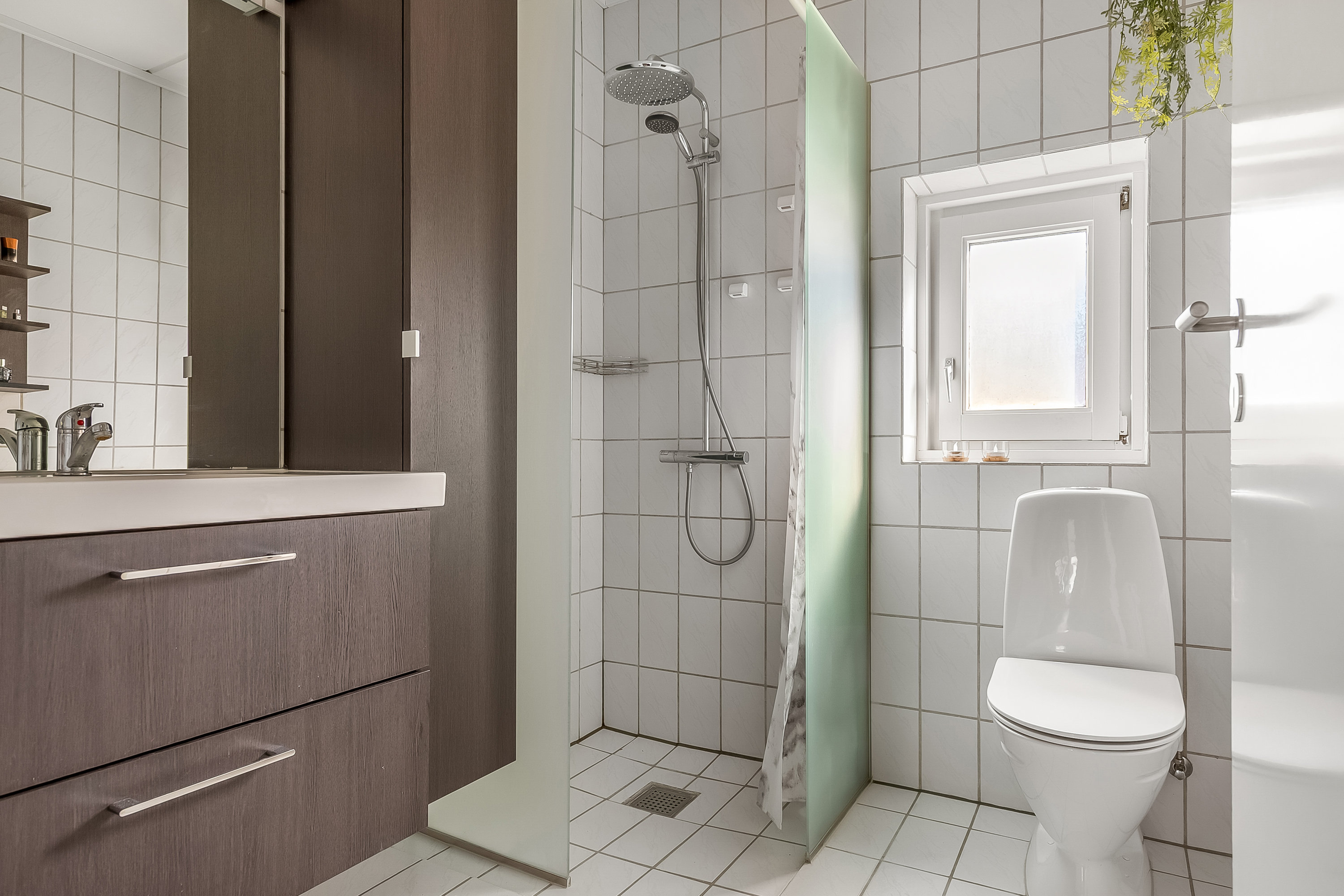 Fremhævet badeværelse billede i fuldskærmstilstand. Billede af Mindegade 9, 1. tv., Centrum, 7100 Vejle