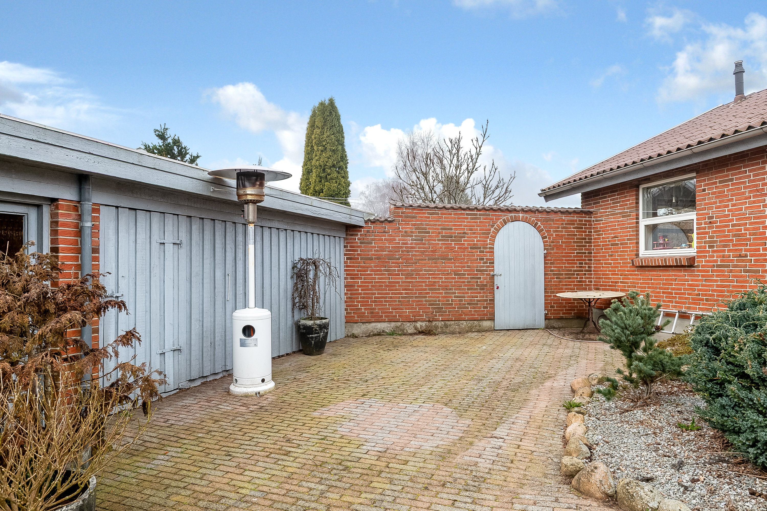 Fremhævet terrasse billede i fuldskærmstilstand. Billede af Lupinvænget 1, Aagaard, 6040 Egtved