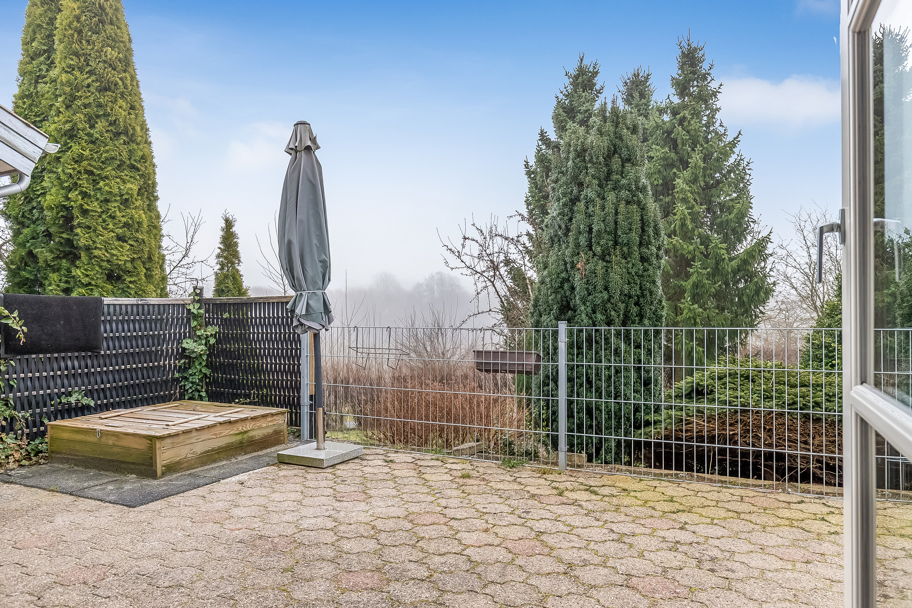 Fremhævet terrasse billede i fuldskærmstilstand. Billede af Lupinvænget 1, Aagaard, 6040 Egtved