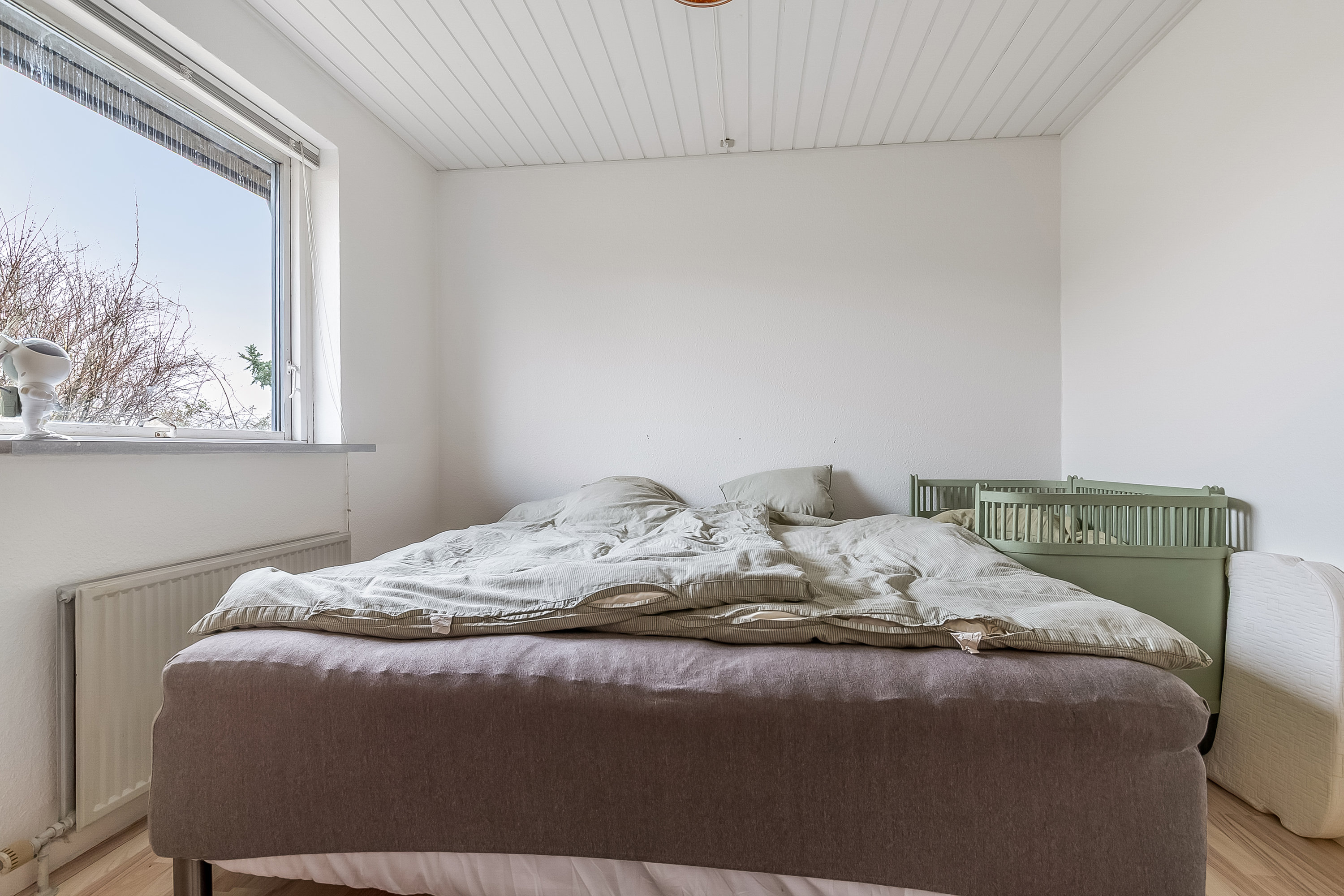 Fremhævet soveværelse billede i fuldskærmstilstand. Billede af Lupinvænget 1, Aagaard, 6040 Egtved