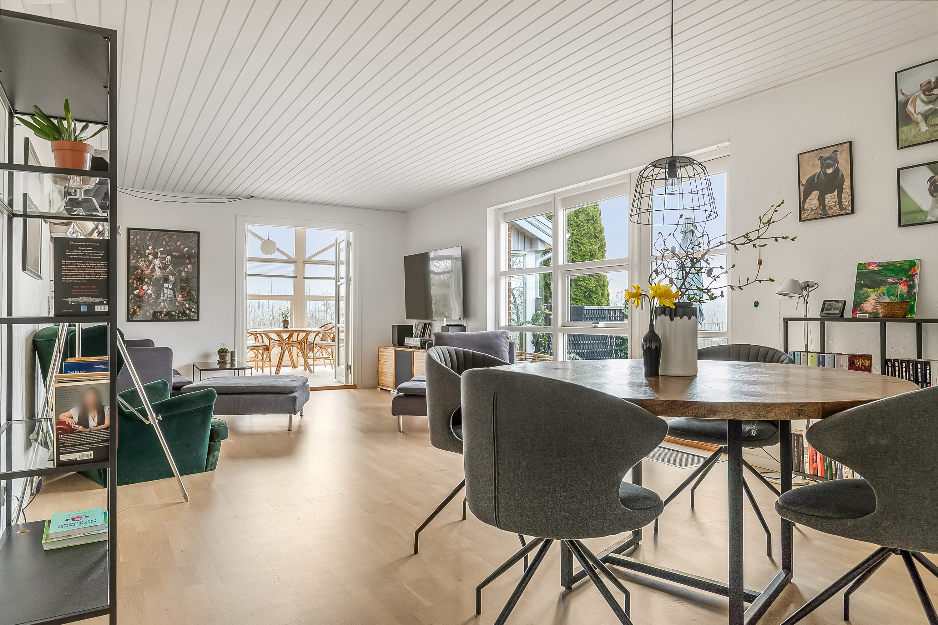 Fremhævet stue billede i fuldskærmstilstand. Billede af Lupinvænget 1, Aagaard, 6040 Egtved