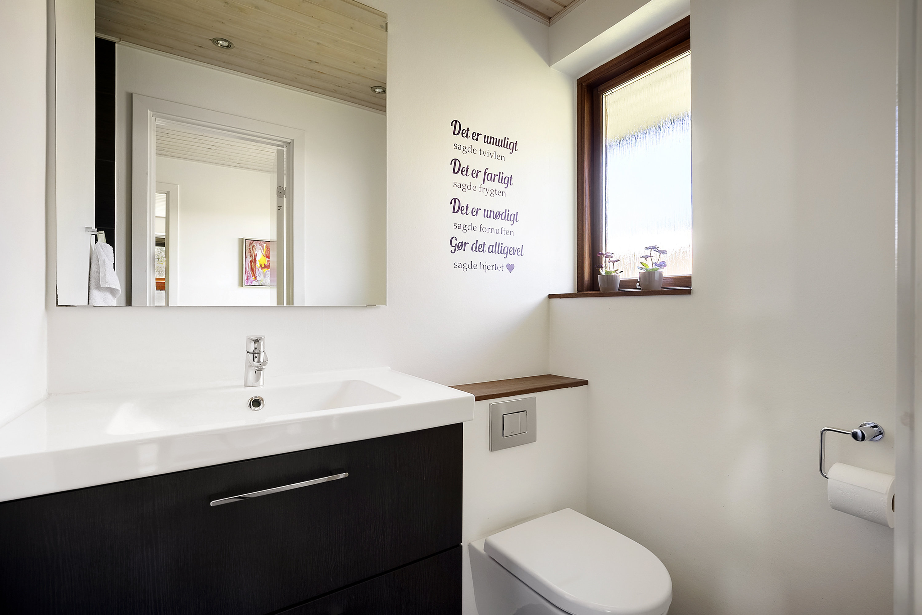 Fremhævet toilet billede i fuldskærmstilstand. Billede af Elledalen 17, 5462 Morud