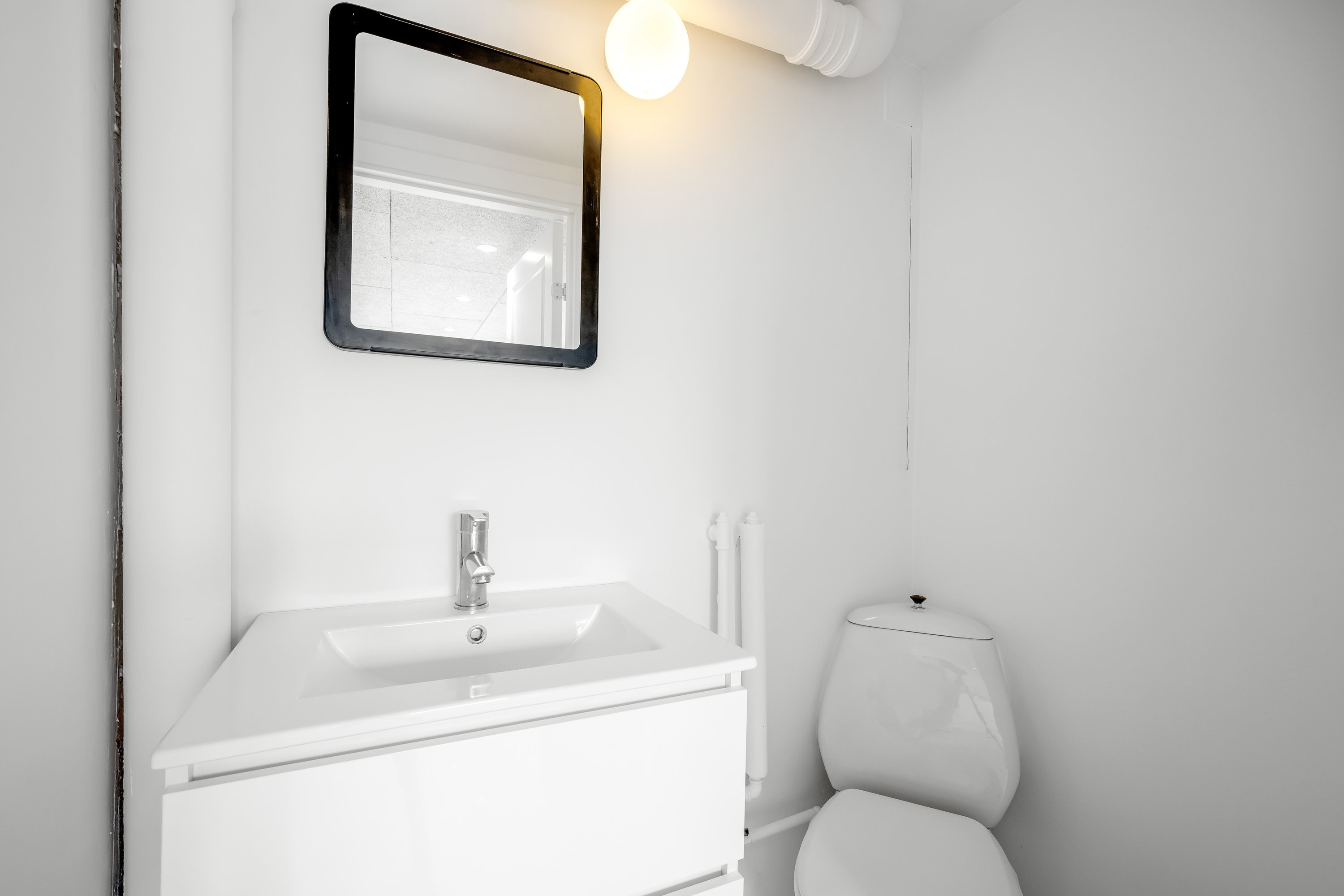 Fremhævet badeværelse billede i fuldskærmstilstand. Billede af Anemonevej 7, 6900 Skjern