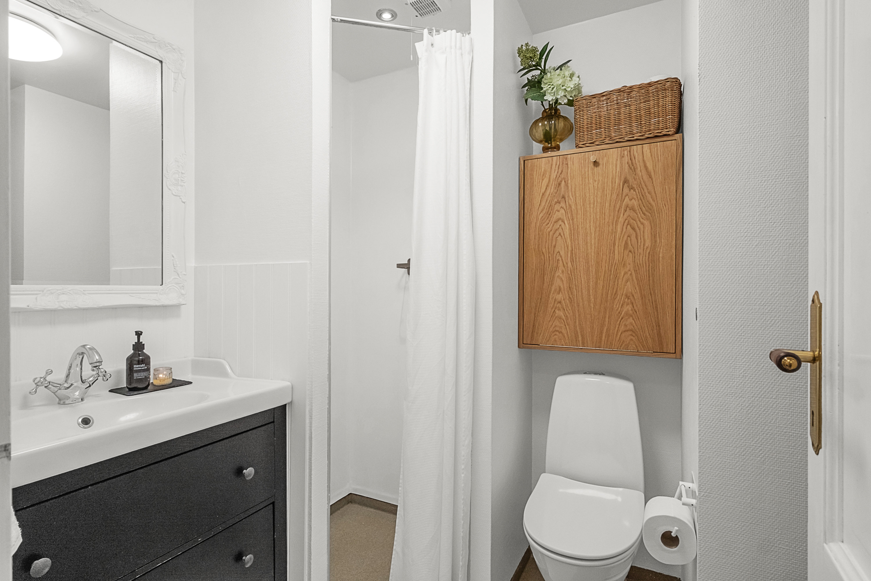 Fremhævet badeværelse billede i fuldskærmstilstand. Billede af Skt. Pauls Gade 64, 2. th., 8000 Aarhus C