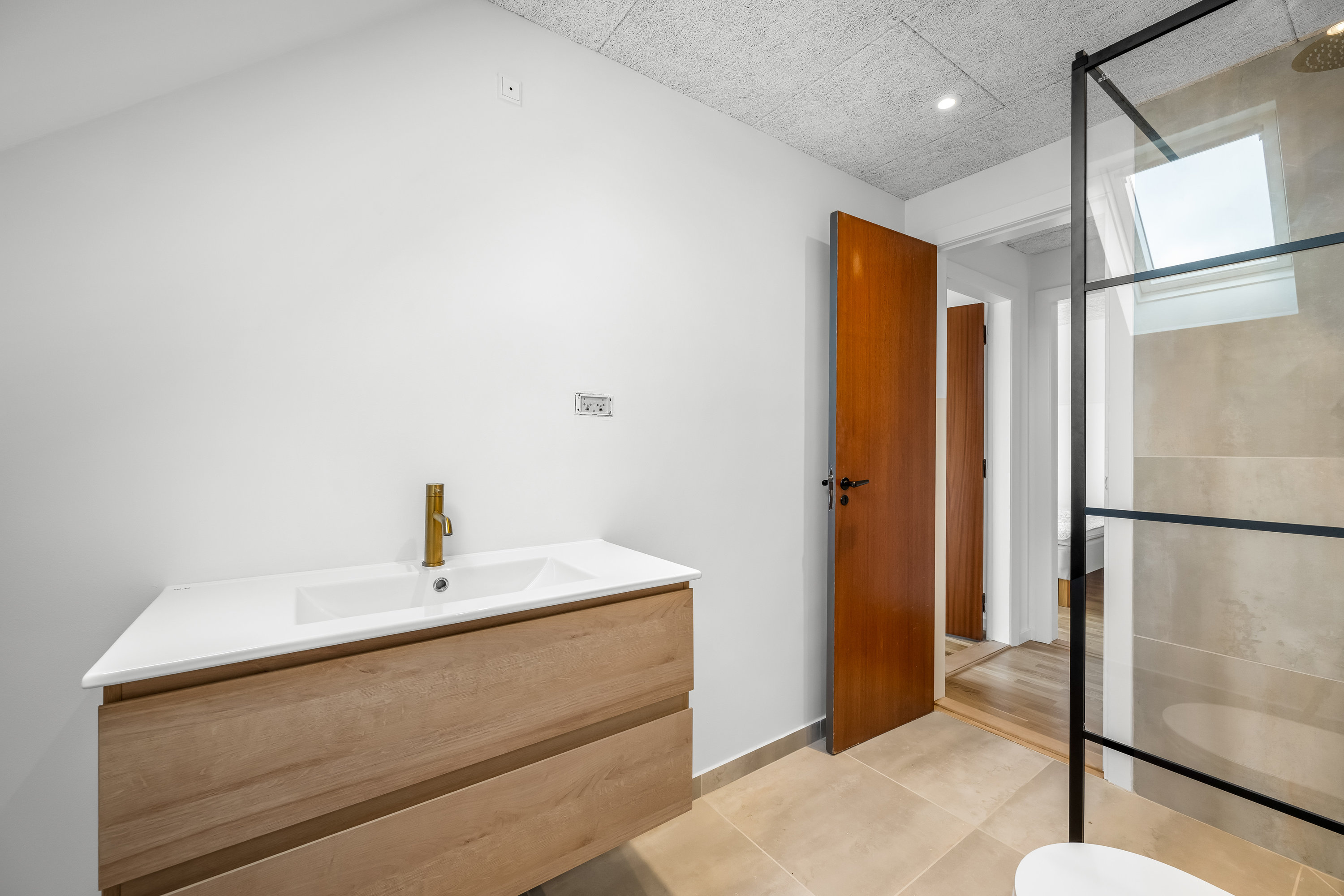 Fremhævet badeværelse billede i fuldskærmstilstand. Billede af Anemonevej 7, 6900 Skjern