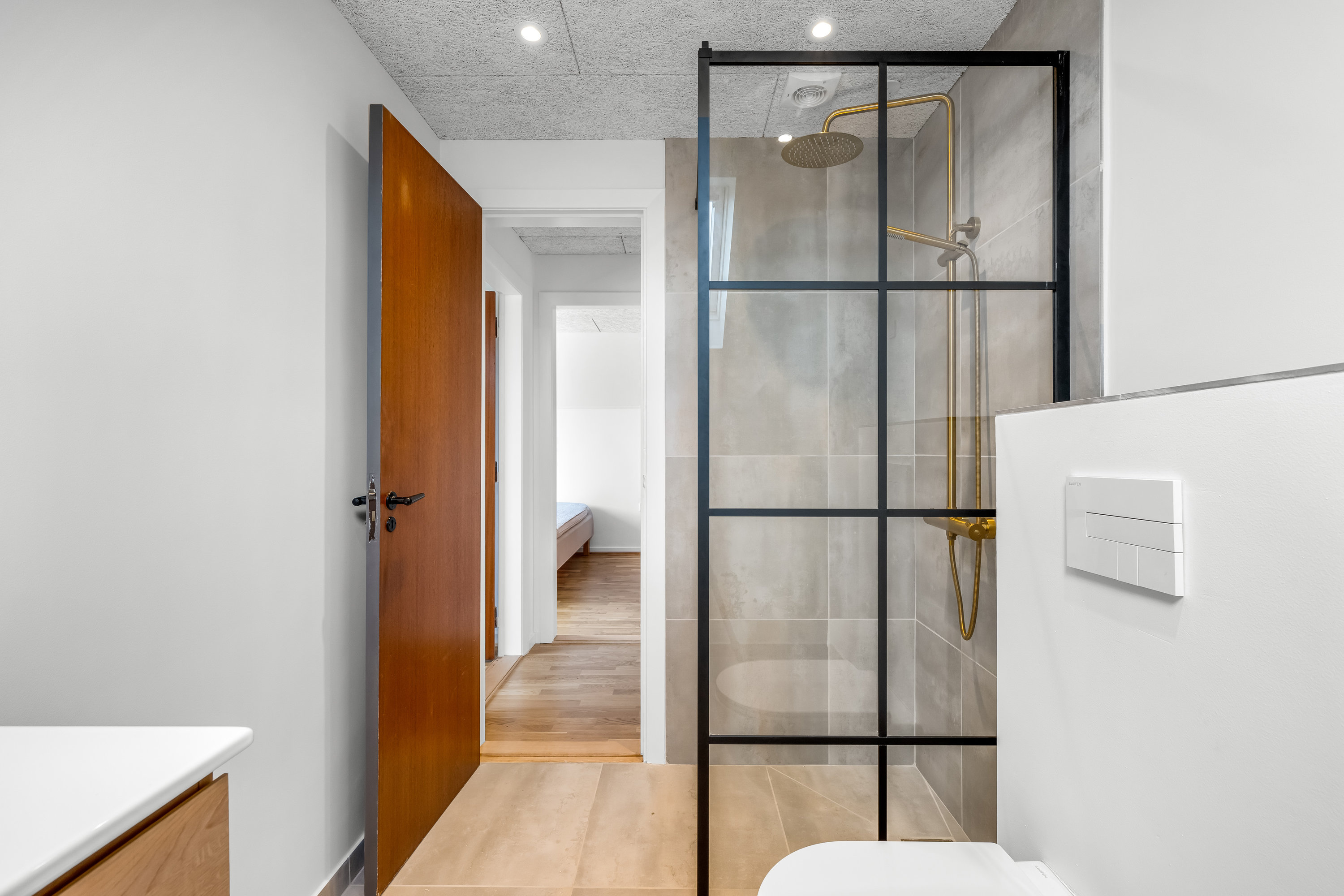 Fremhævet badeværelse billede i fuldskærmstilstand. Billede af Anemonevej 7, 6900 Skjern