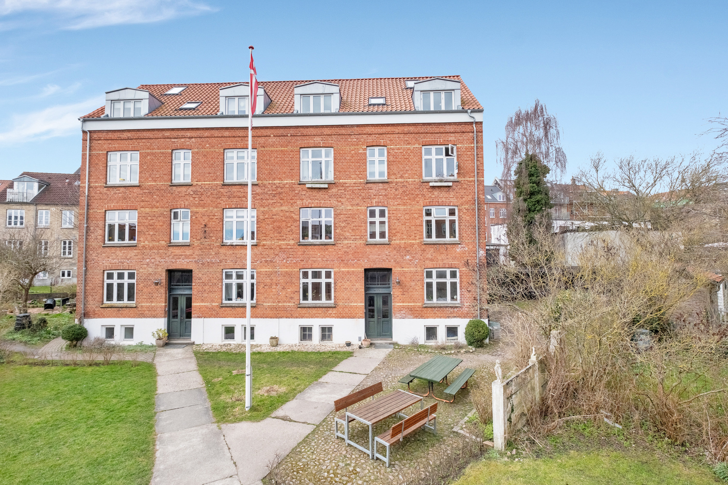 Fremhævet facade billede i fuldskærmstilstand. Billede af Sjællandsgade 119B, 1. th., 8000 Aarhus C