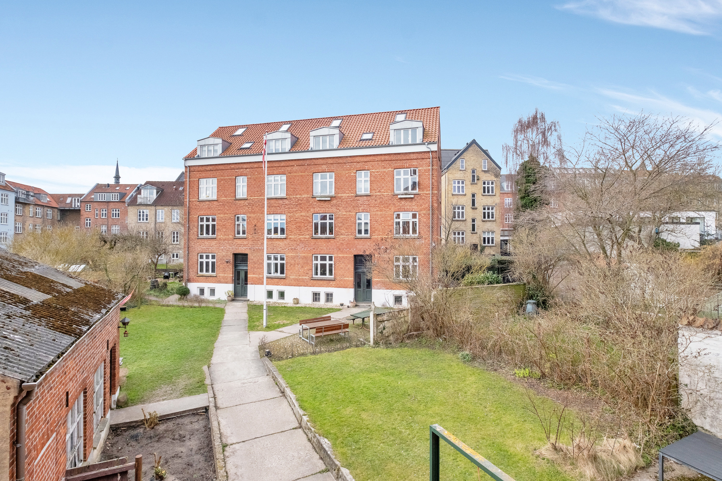 Fremhævet facade billede i fuldskærmstilstand. Billede af Sjællandsgade 119B, 1. th., 8000 Aarhus C