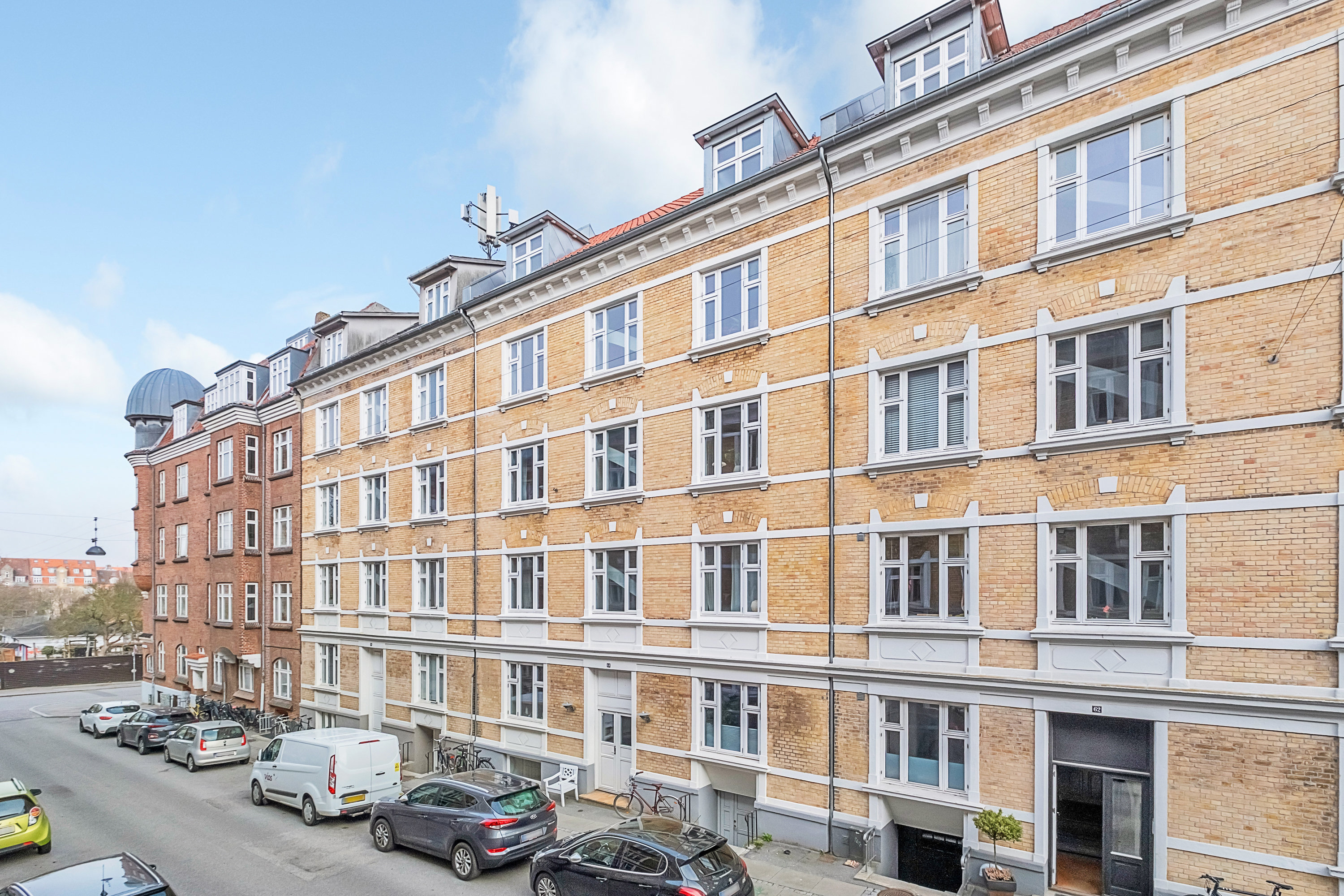 Fremhævet facade billede i fuldskærmstilstand. Billede af Skt. Pauls Gade 64, 2. th., 8000 Aarhus C